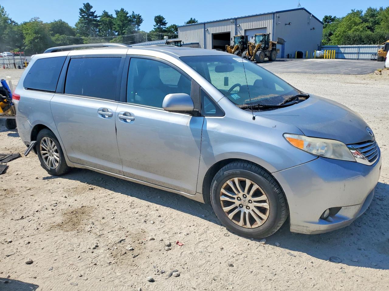 2011 Toyota Sienna Xle 8-passenger Silver vin: 5TDYK3DC6BS059685