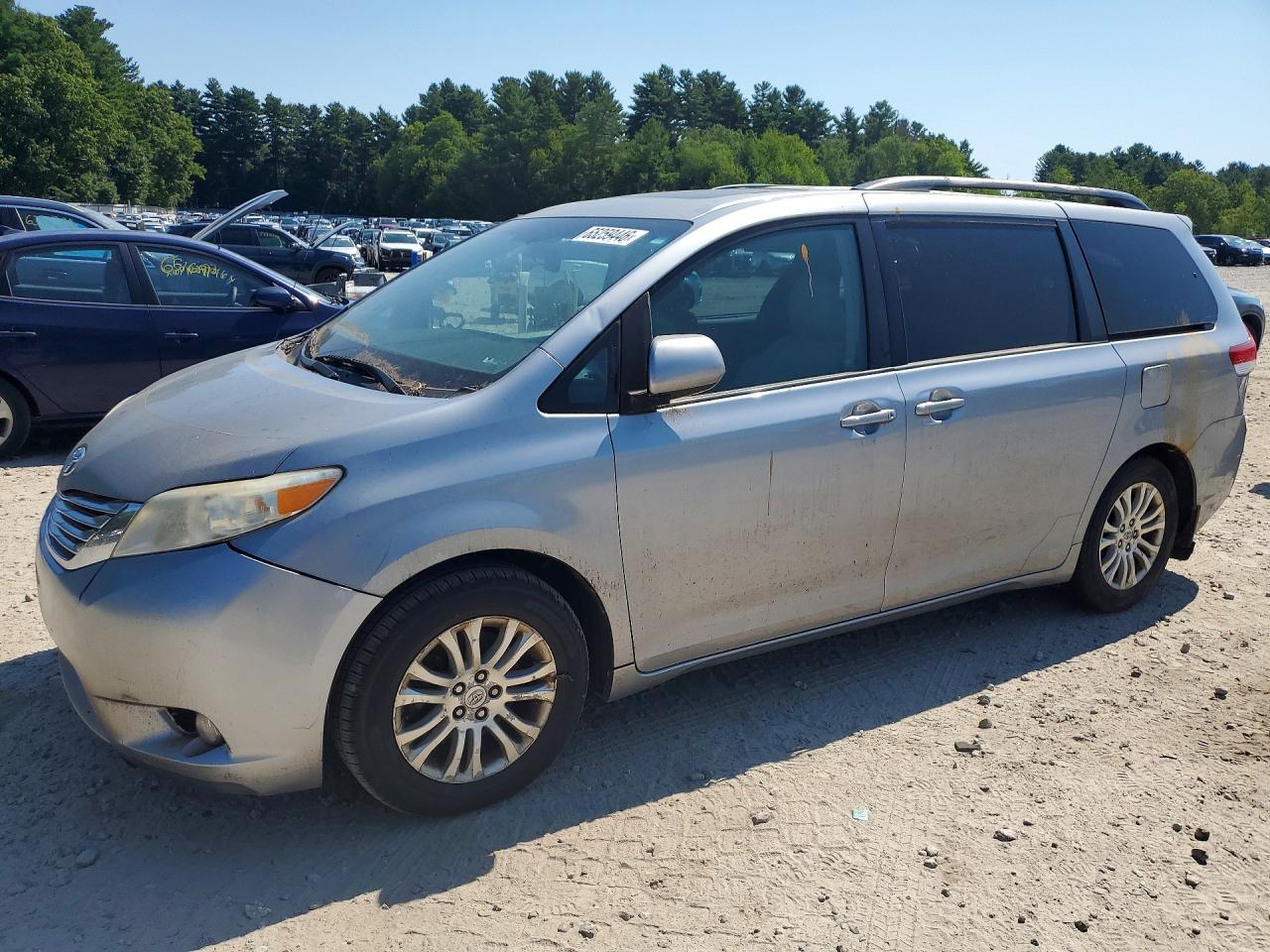 2011 Toyota Sienna Xle 8-passenger Silver vin: 5TDYK3DC6BS059685