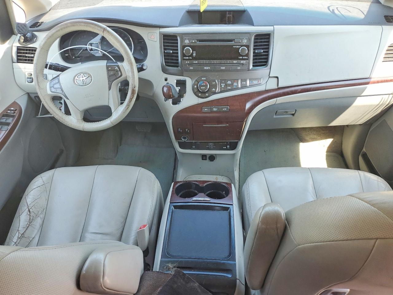 2011 Toyota Sienna Xle 8-passenger Silver vin: 5TDYK3DC6BS059685