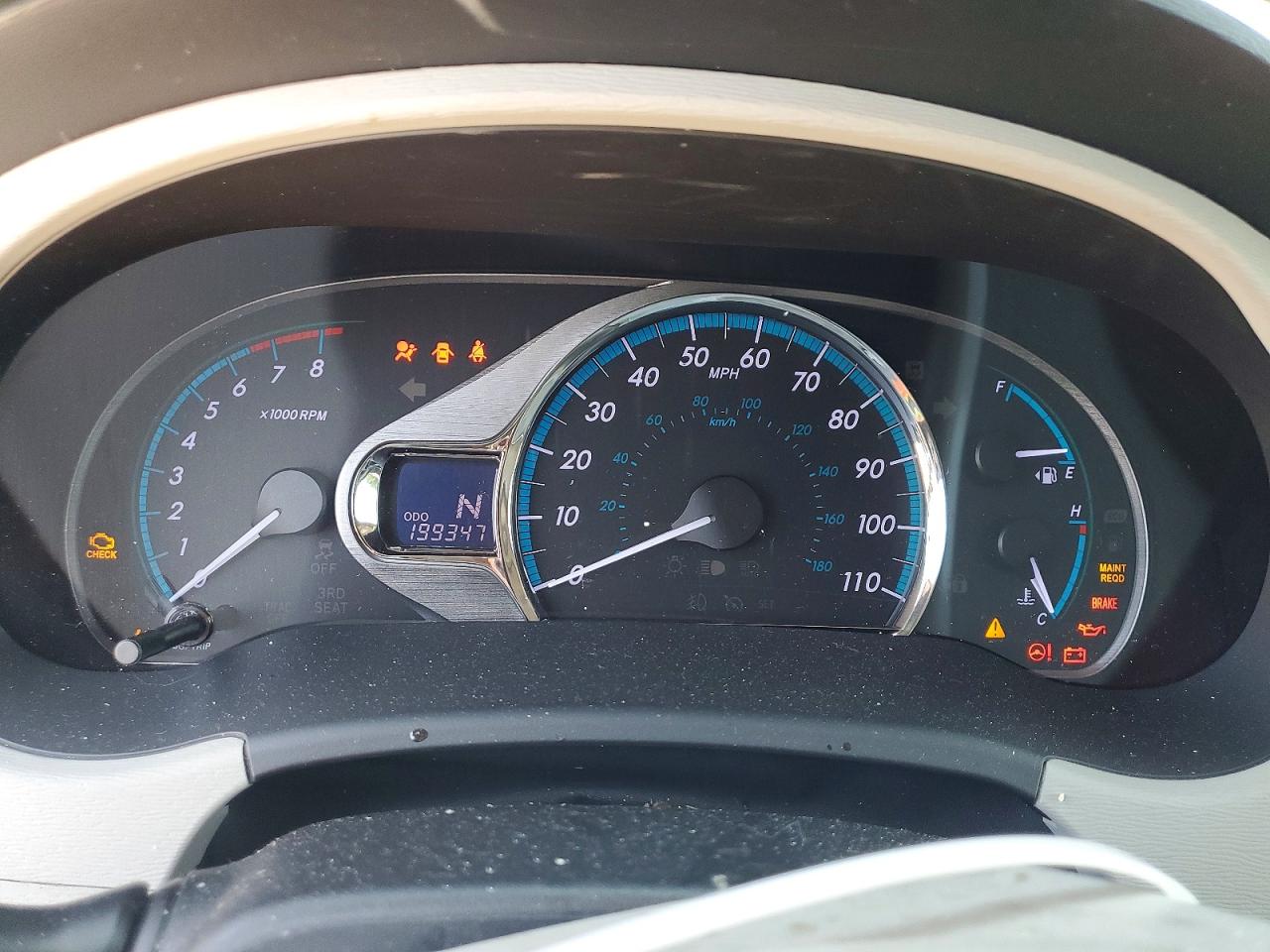 2011 Toyota Sienna Xle 8-passenger Silver vin: 5TDYK3DC6BS059685