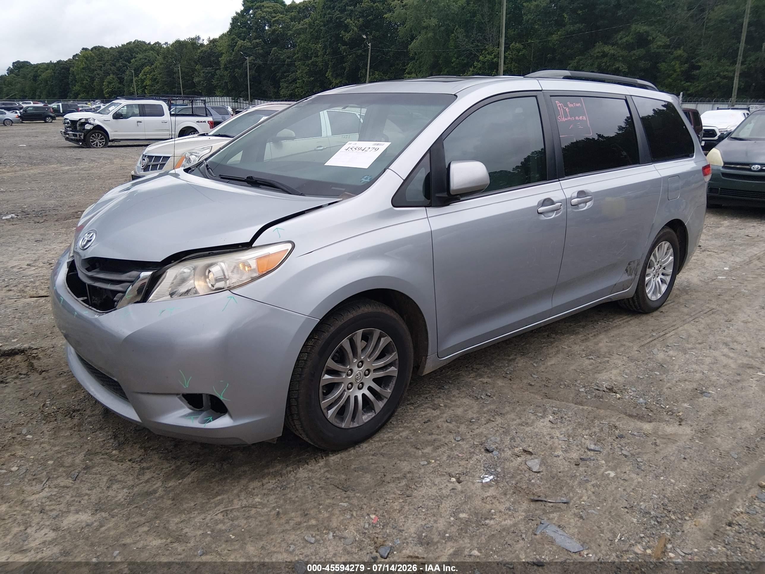 2011 Toyota Sienna Xle V6 Серый vin: 5TDYK3DC6BS068077