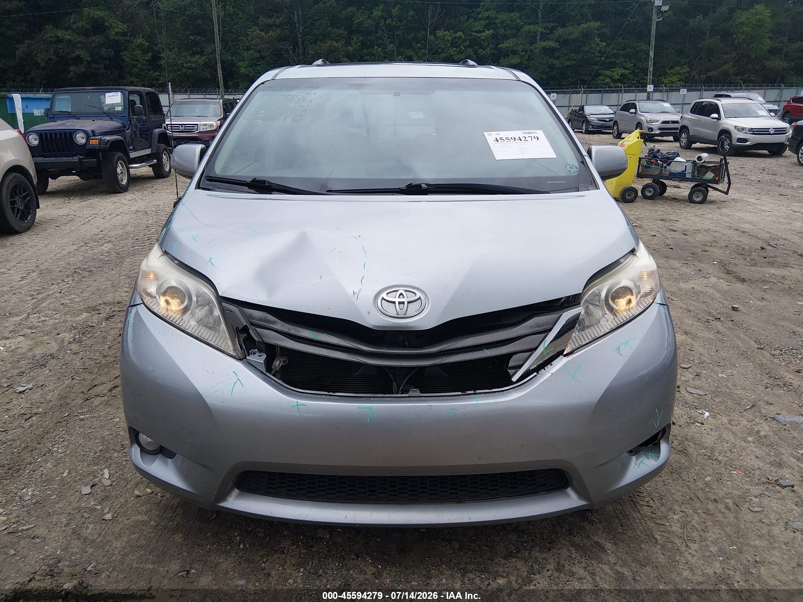 2011 Toyota Sienna Xle V6 Серый vin: 5TDYK3DC6BS068077