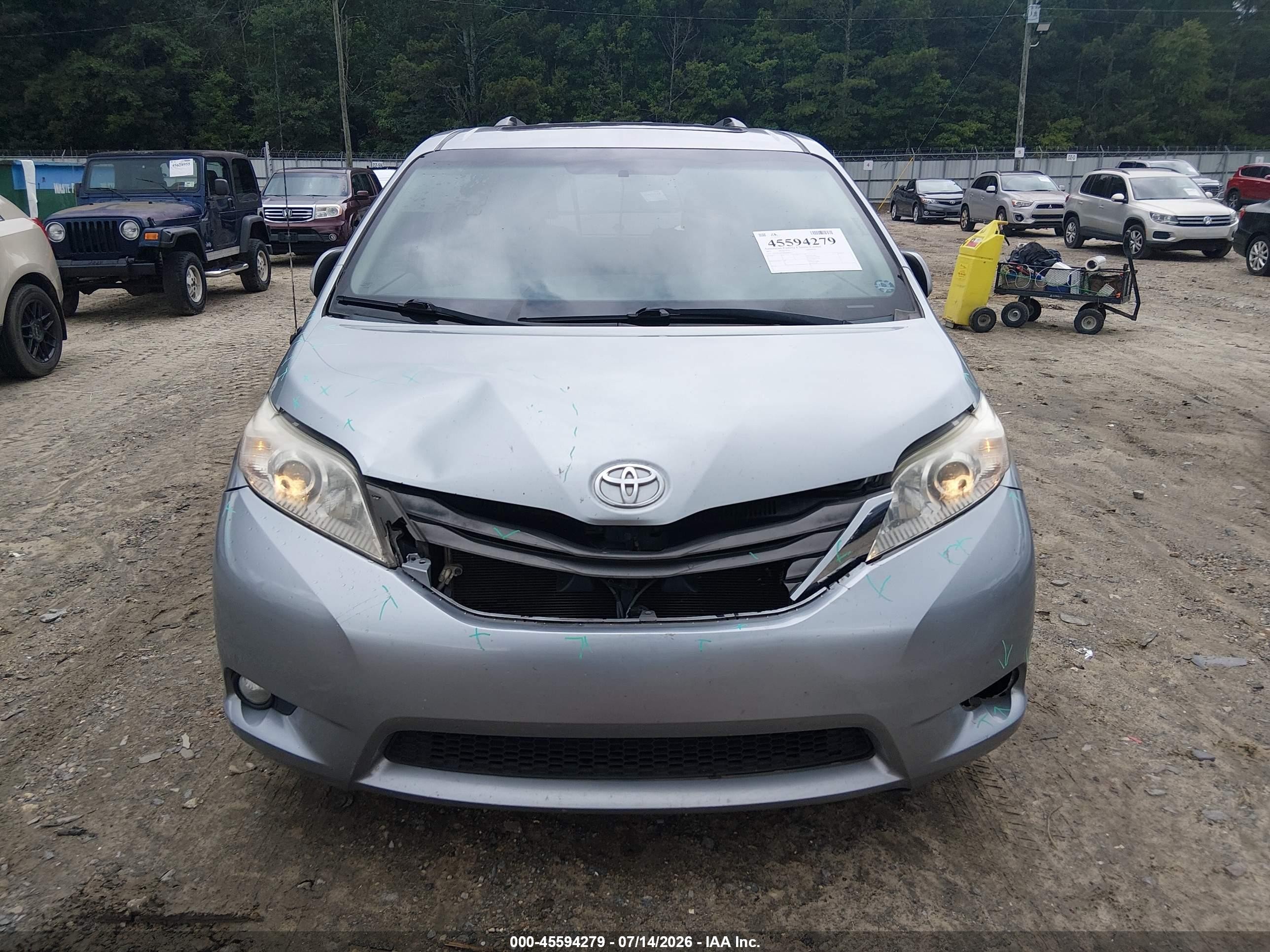 2011 Toyota Sienna Xle V6 Серый vin: 5TDYK3DC6BS068077