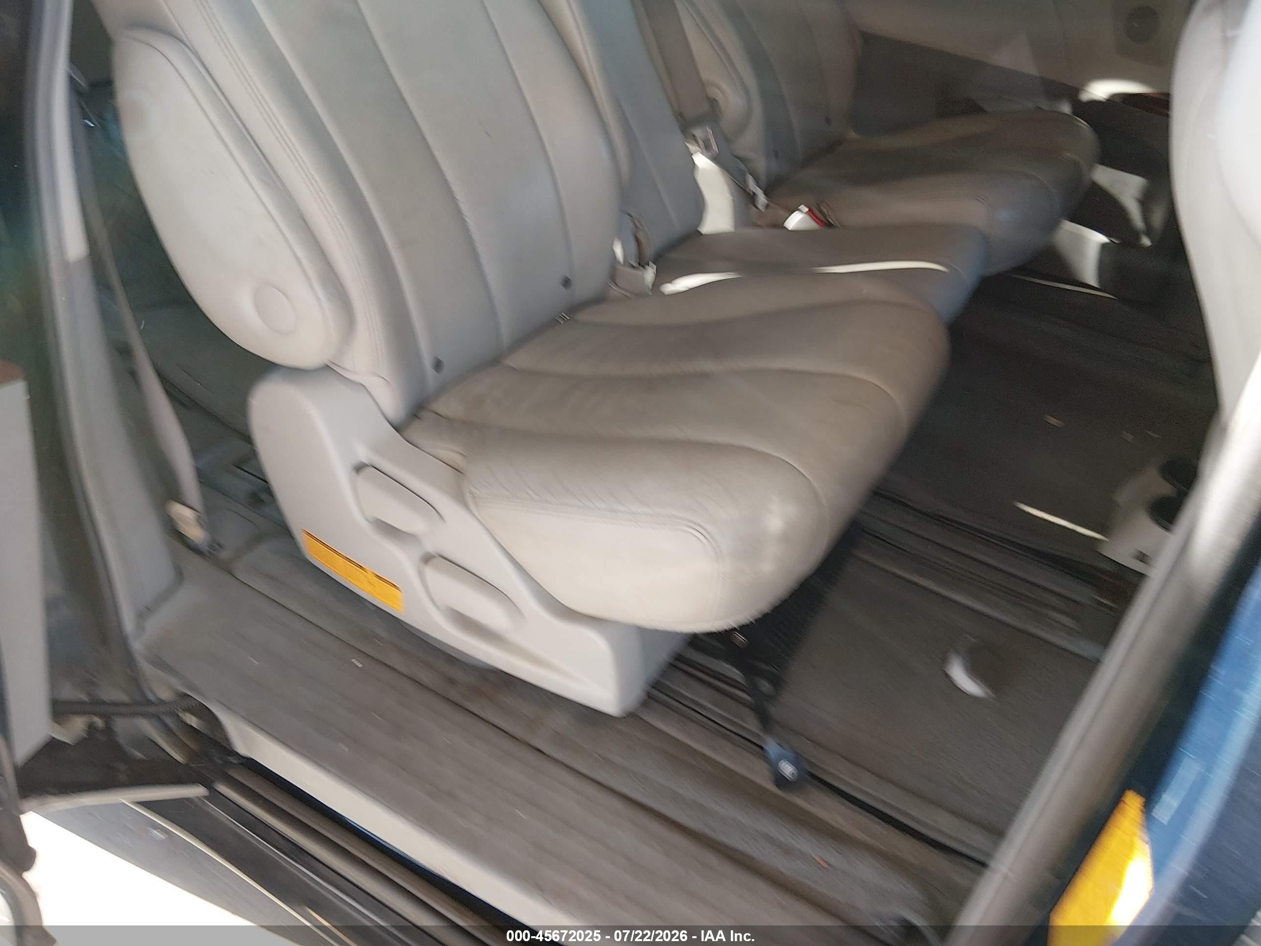 2011 Toyota Sienna Xle V6 Green vin: 5TDYK3DC6BS102373