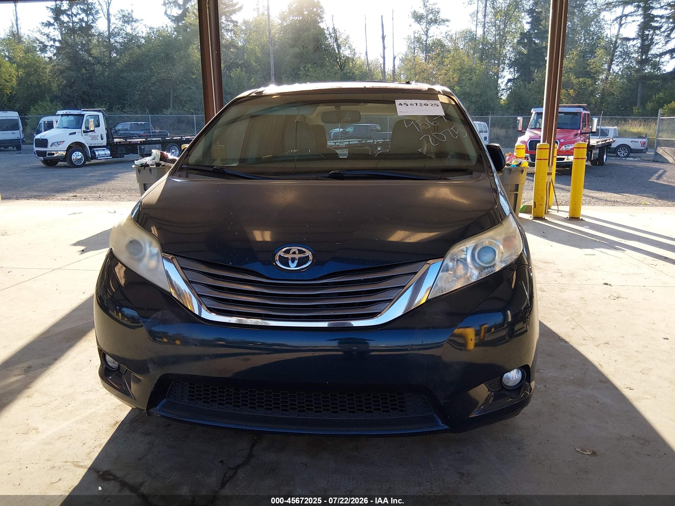 2011 Toyota Sienna Xle V6 Green vin: 5TDYK3DC6BS102373