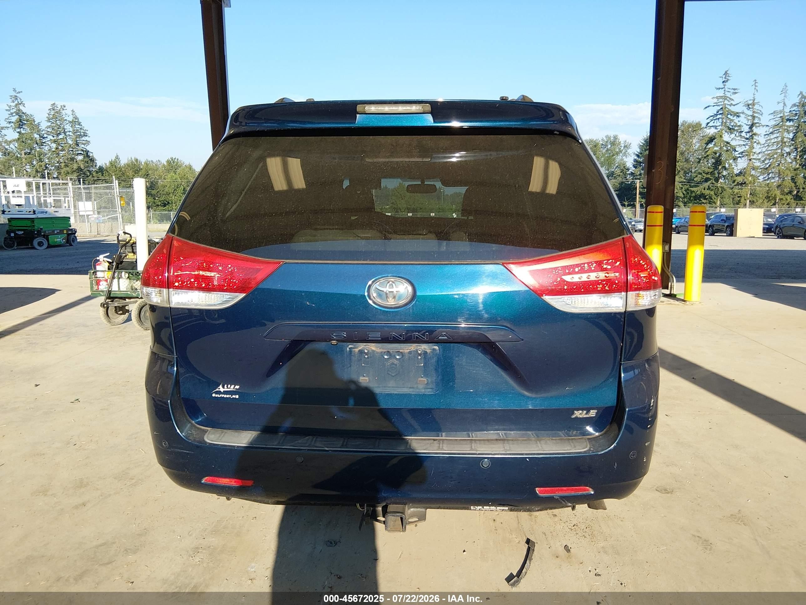 2011 Toyota Sienna Xle V6 Green vin: 5TDYK3DC6BS102373