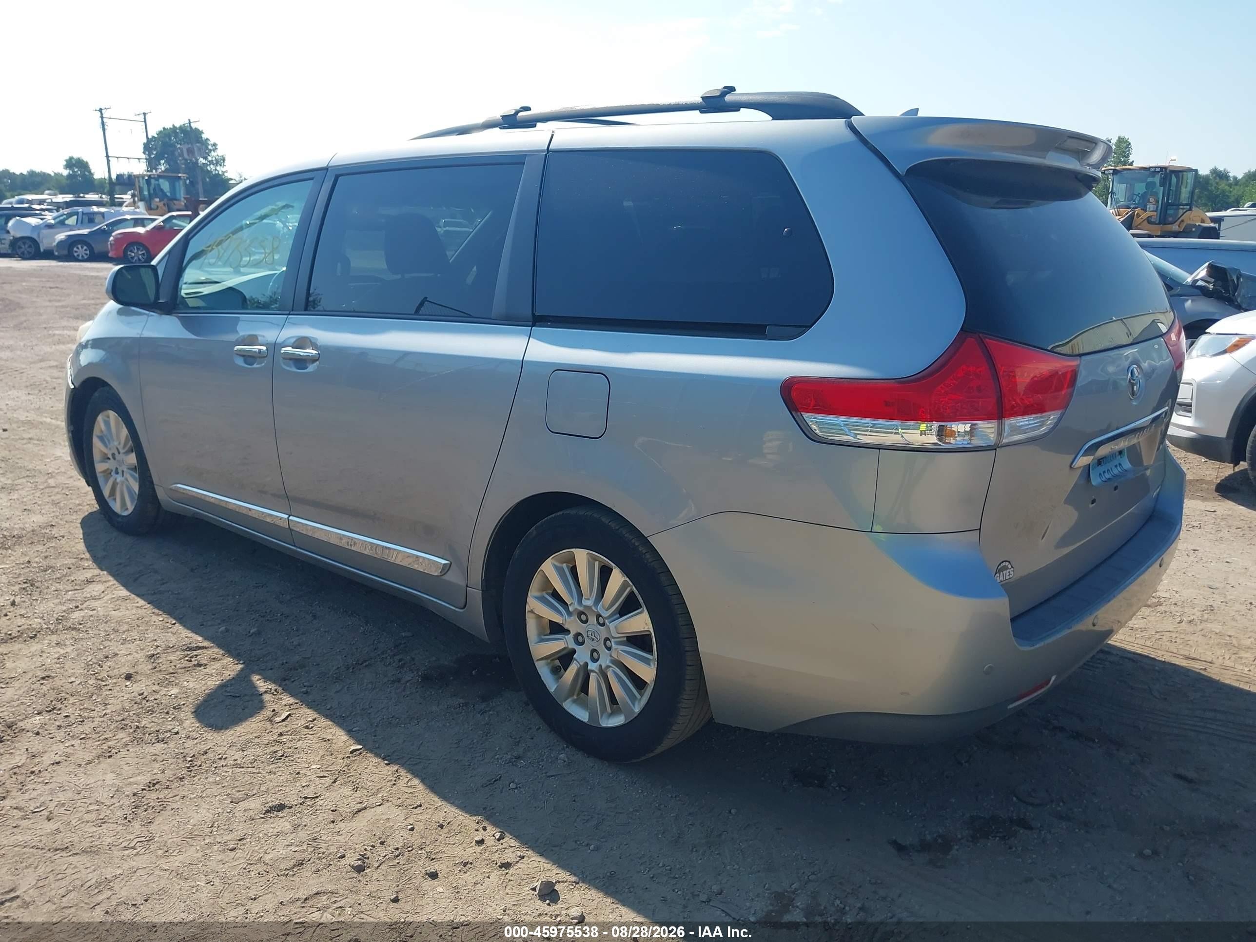 2011 Toyota Sienna Ltd Silver vin: 5TDYK3DC6BS137673