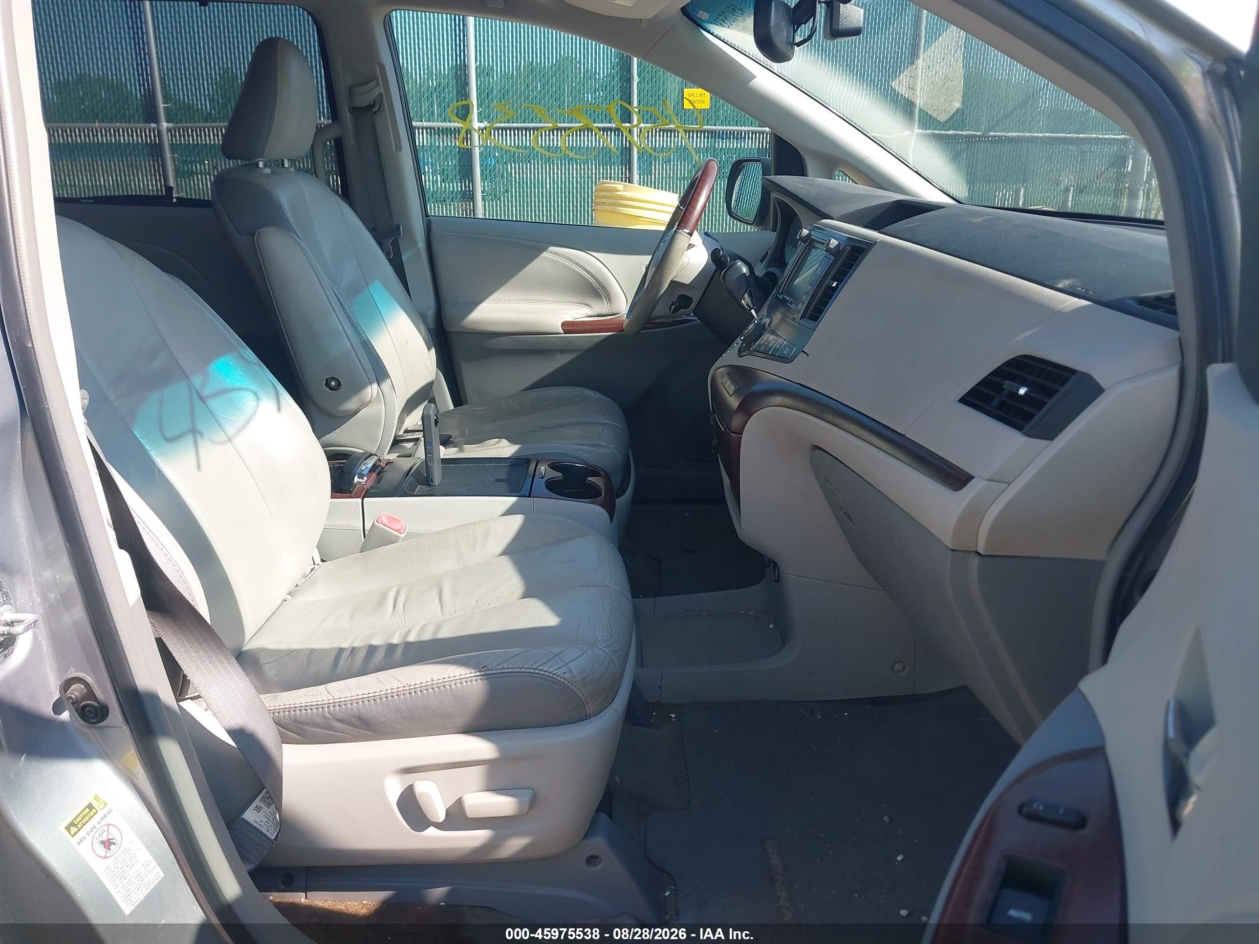 2011 Toyota Sienna Ltd Silver vin: 5TDYK3DC6BS137673