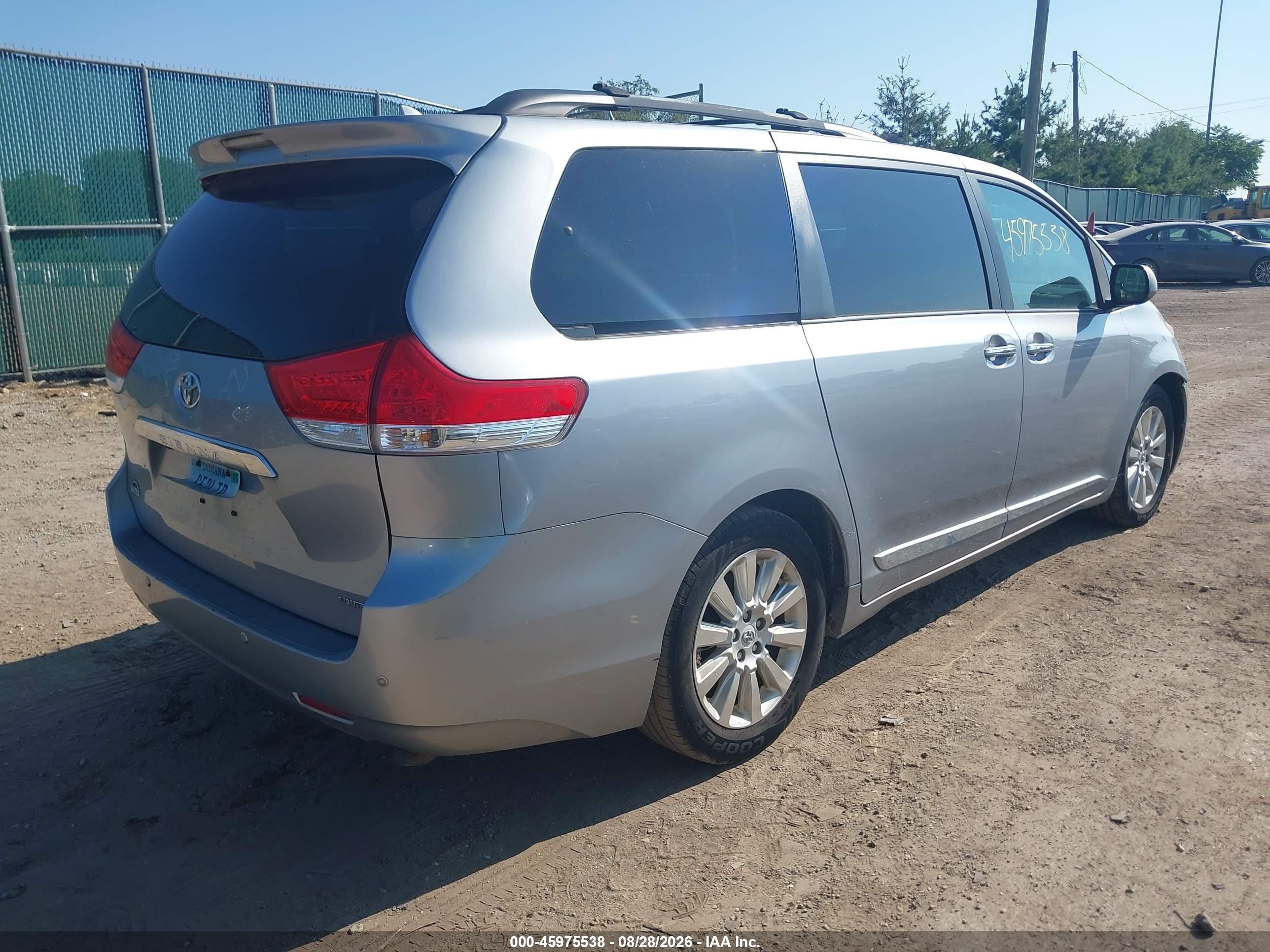2011 Toyota Sienna Ltd Silver vin: 5TDYK3DC6BS137673