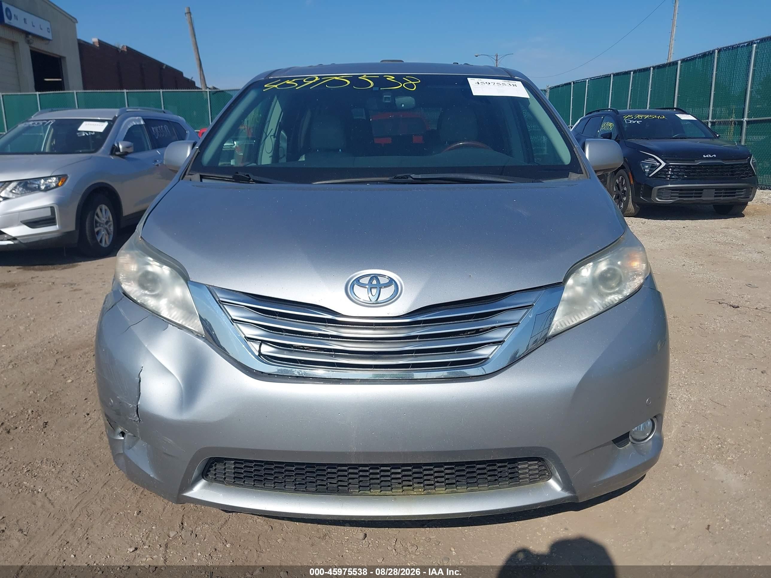 2011 Toyota Sienna Ltd Silver vin: 5TDYK3DC6BS137673