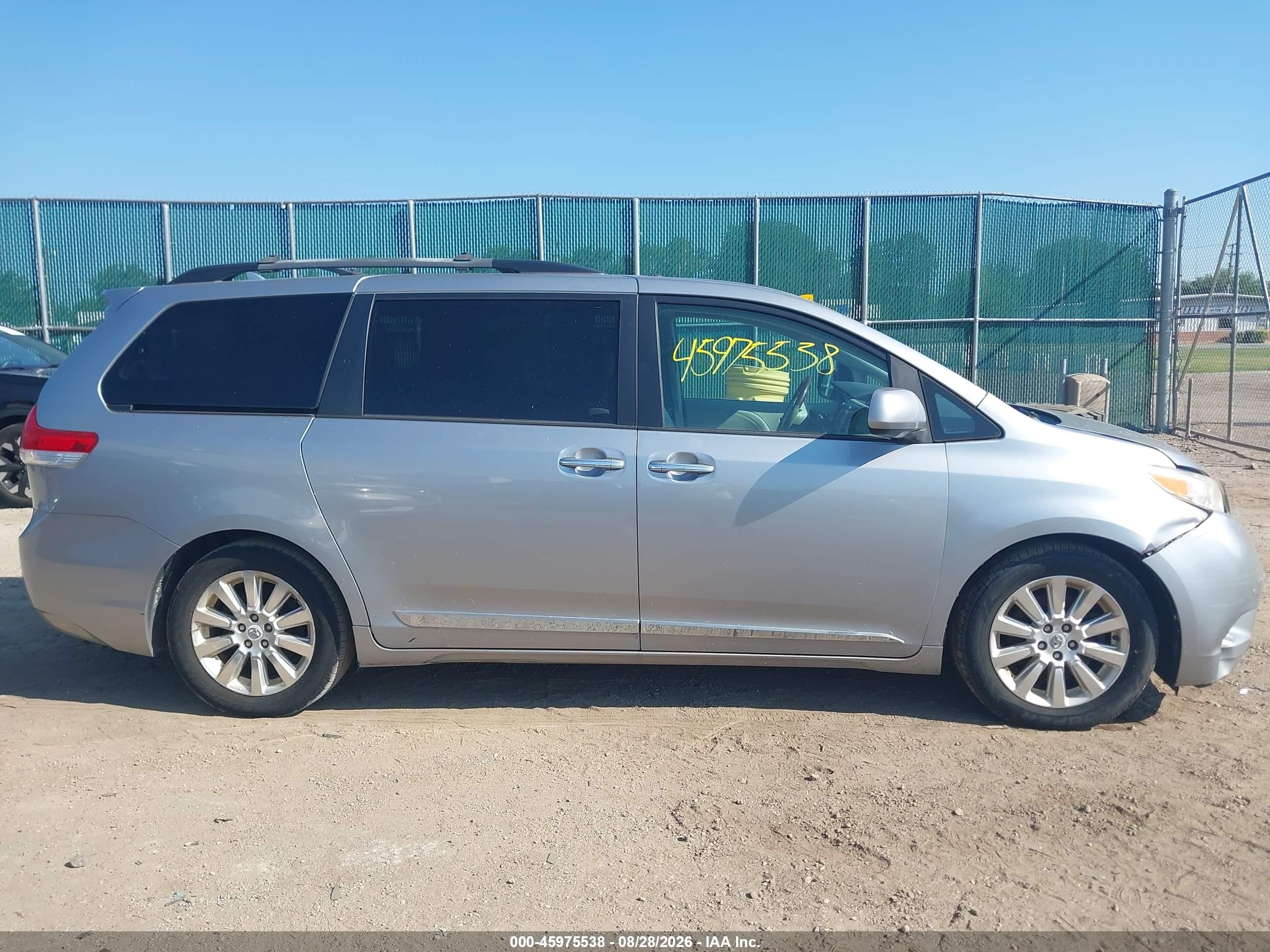 2011 Toyota Sienna Ltd Silver vin: 5TDYK3DC6BS137673