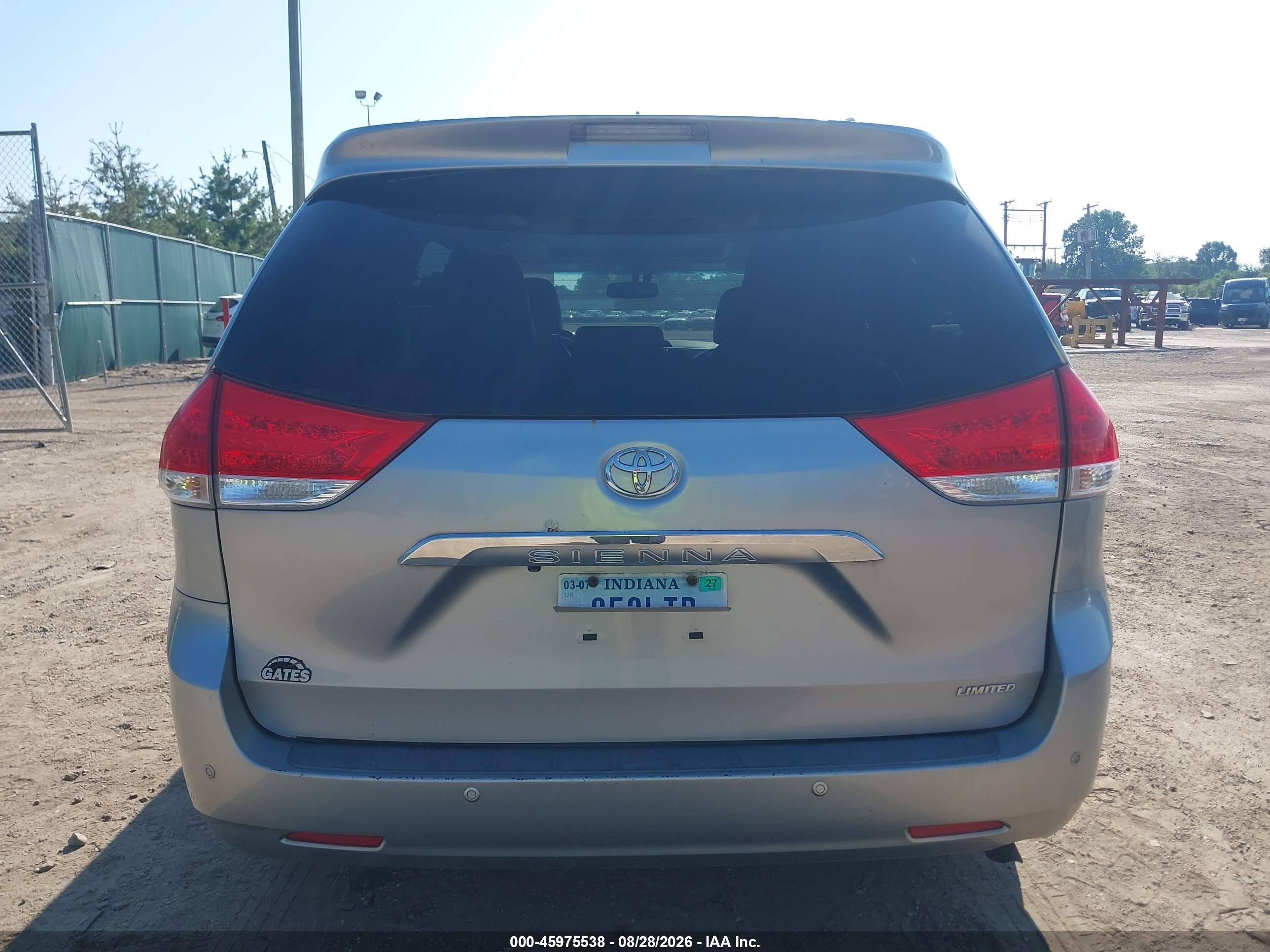 2011 Toyota Sienna Ltd Silver vin: 5TDYK3DC6BS137673