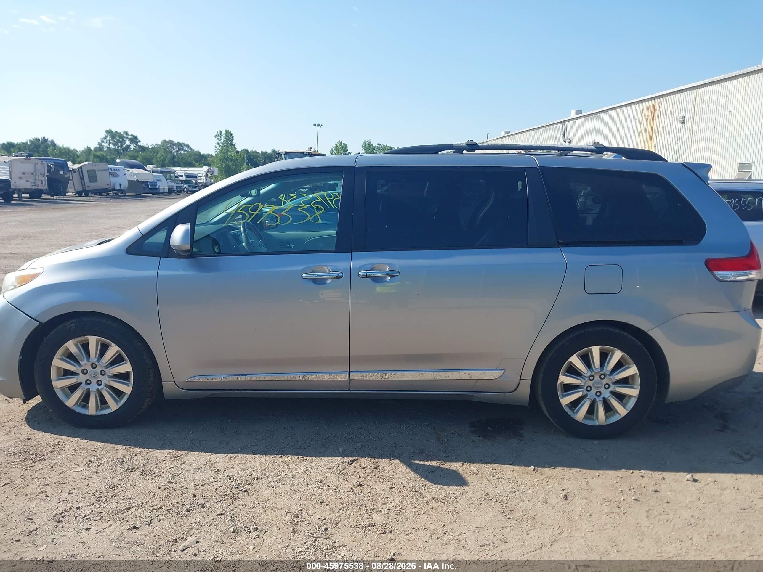 2011 Toyota Sienna Ltd Silver vin: 5TDYK3DC6BS137673