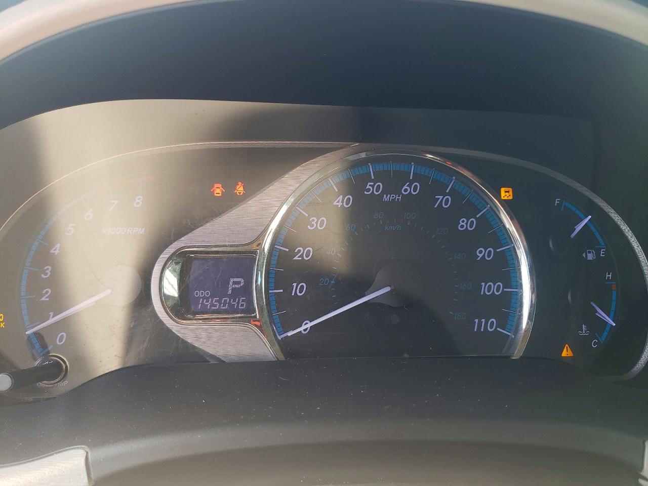 2011 Toyota Sienna Xle 8-passenger Silver vin: 5TDYK3DC6BS165196