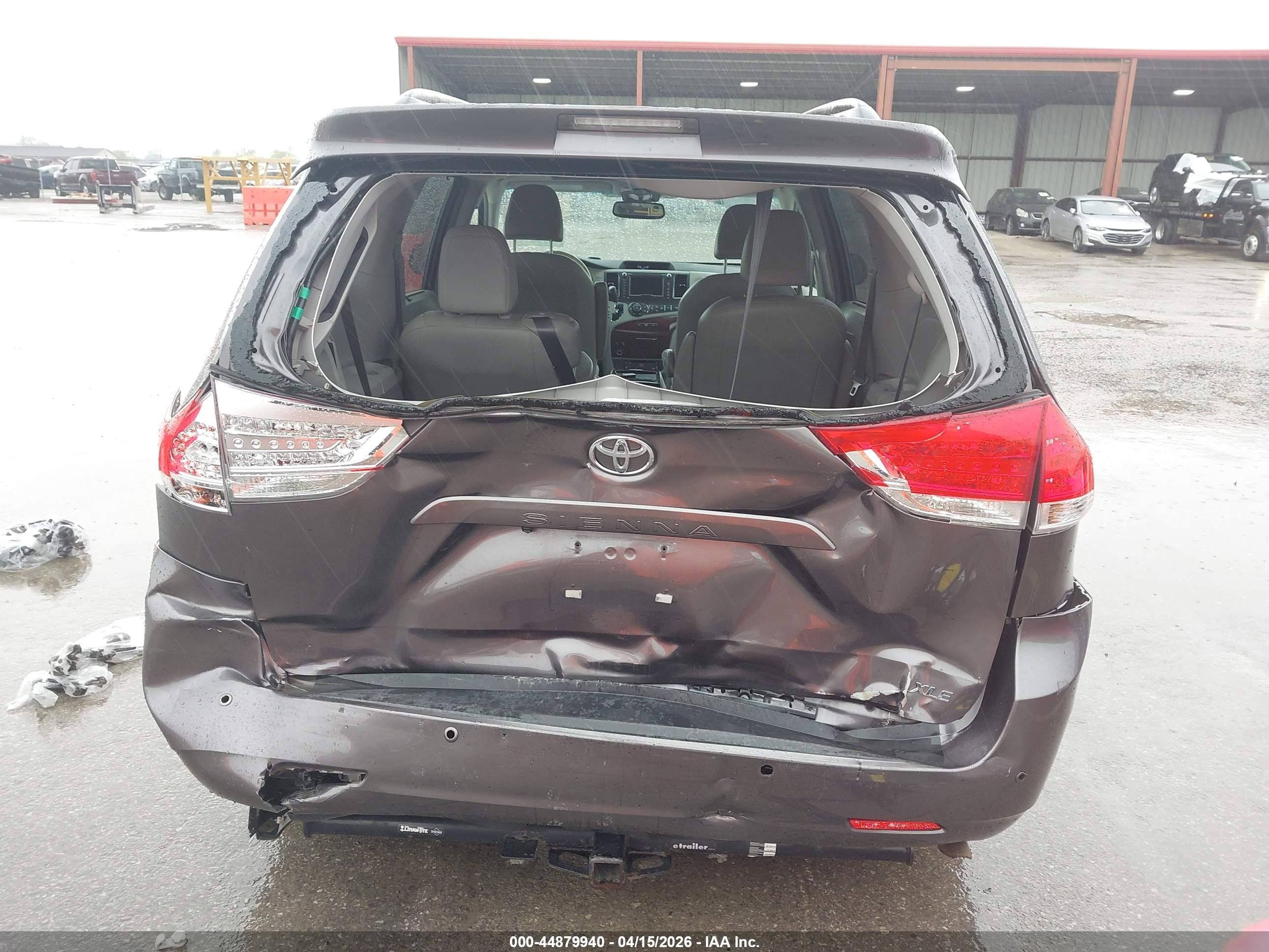2011 Toyota Sienna Xle V6 Серый vin: 5TDYK3DC6BS169300