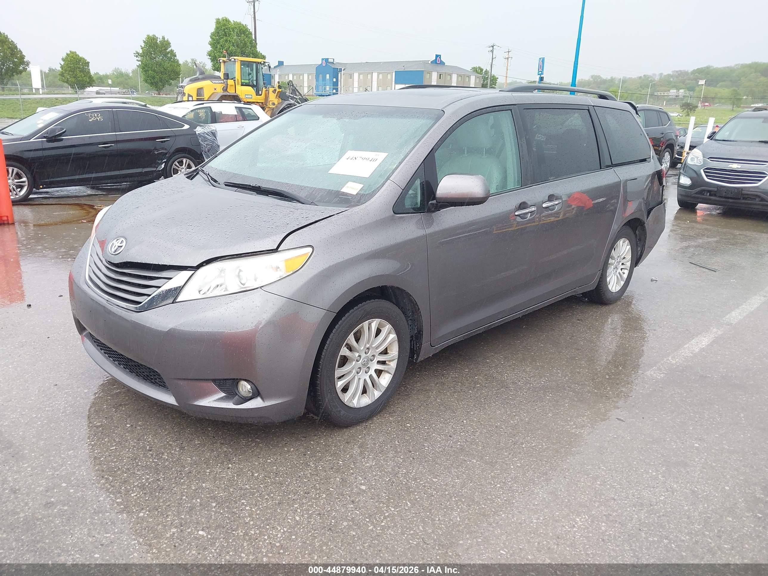 2011 Toyota Sienna Xle V6 Серый vin: 5TDYK3DC6BS169300