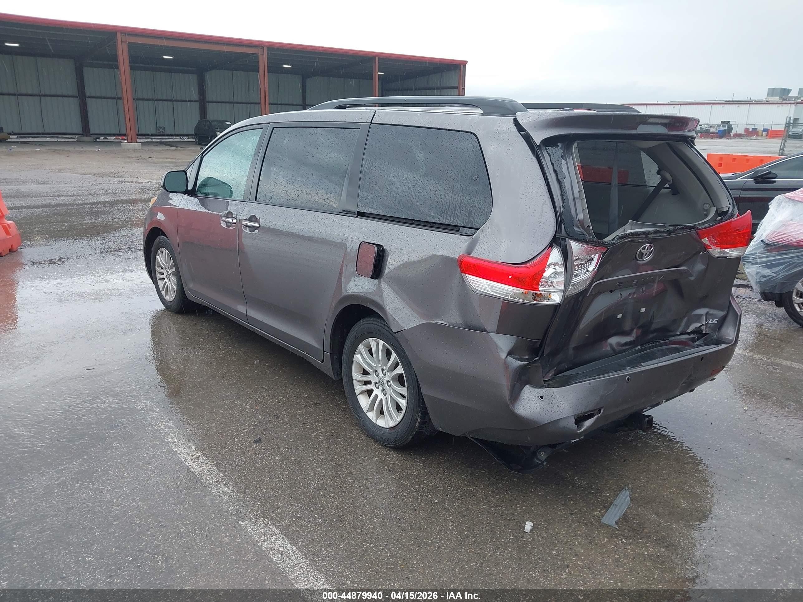 2011 Toyota Sienna Xle V6 Серый vin: 5TDYK3DC6BS169300