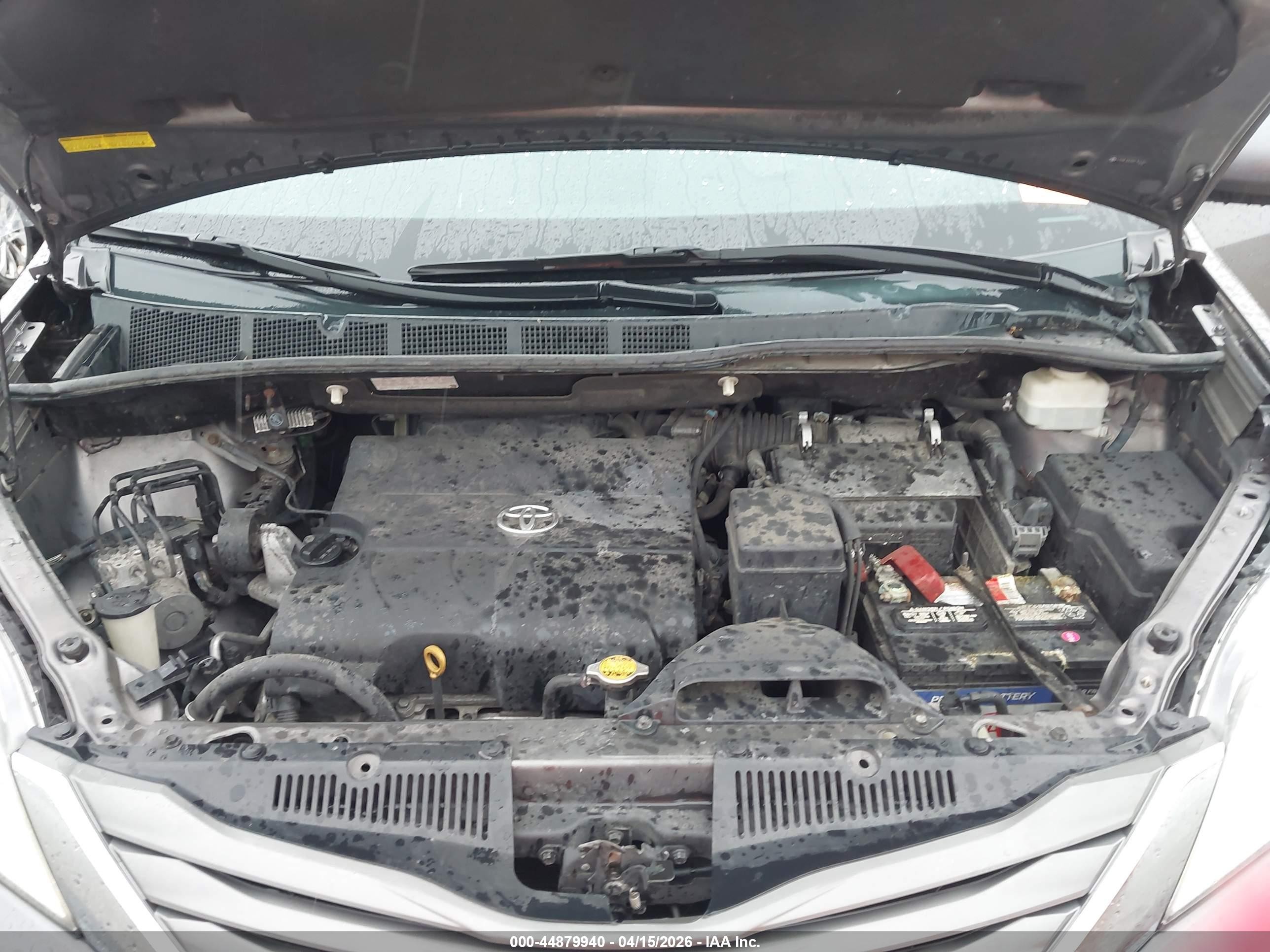 2011 Toyota Sienna Xle V6 Серый vin: 5TDYK3DC6BS169300
