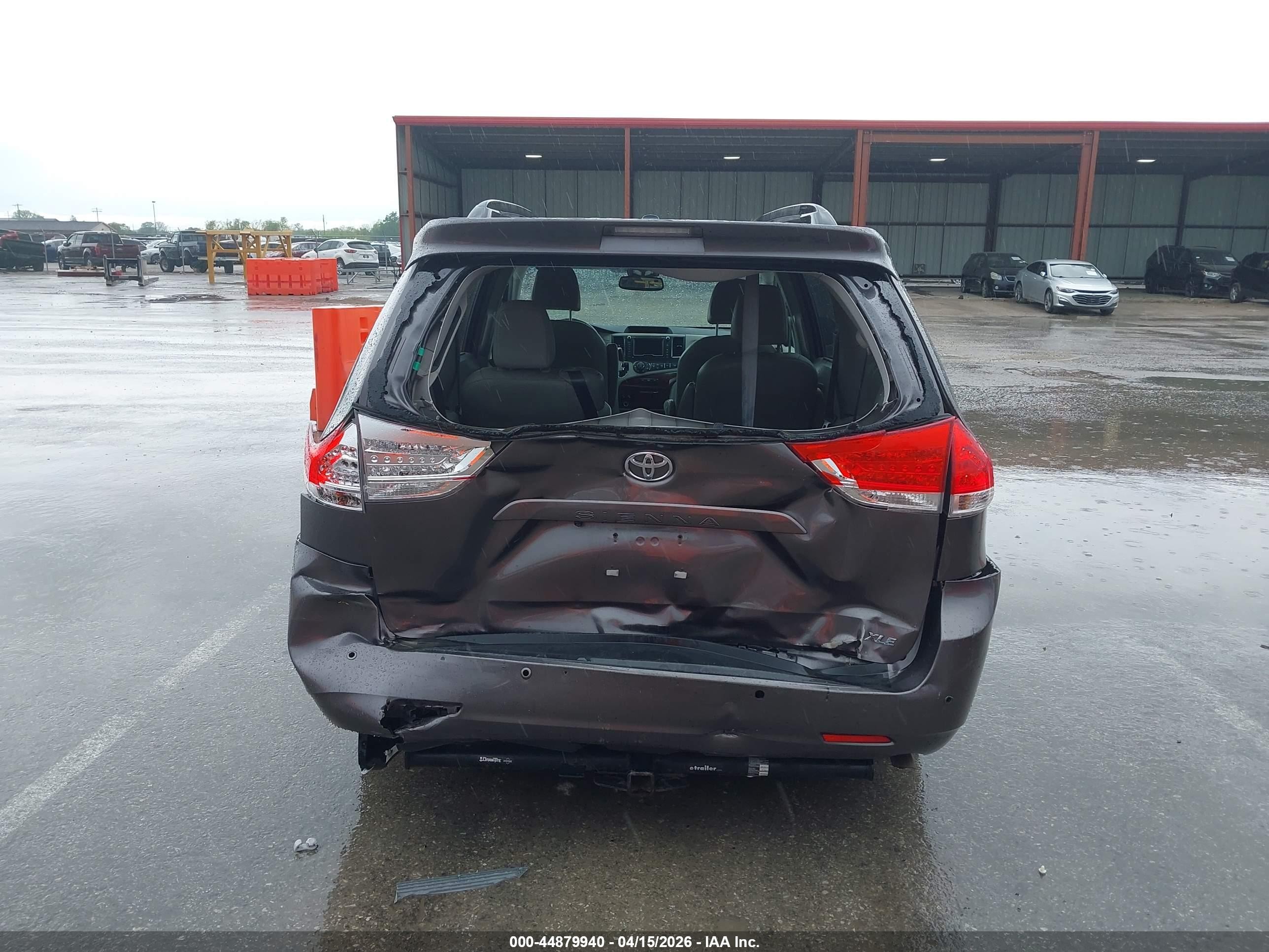 2011 Toyota Sienna Xle V6 Серый vin: 5TDYK3DC6BS169300