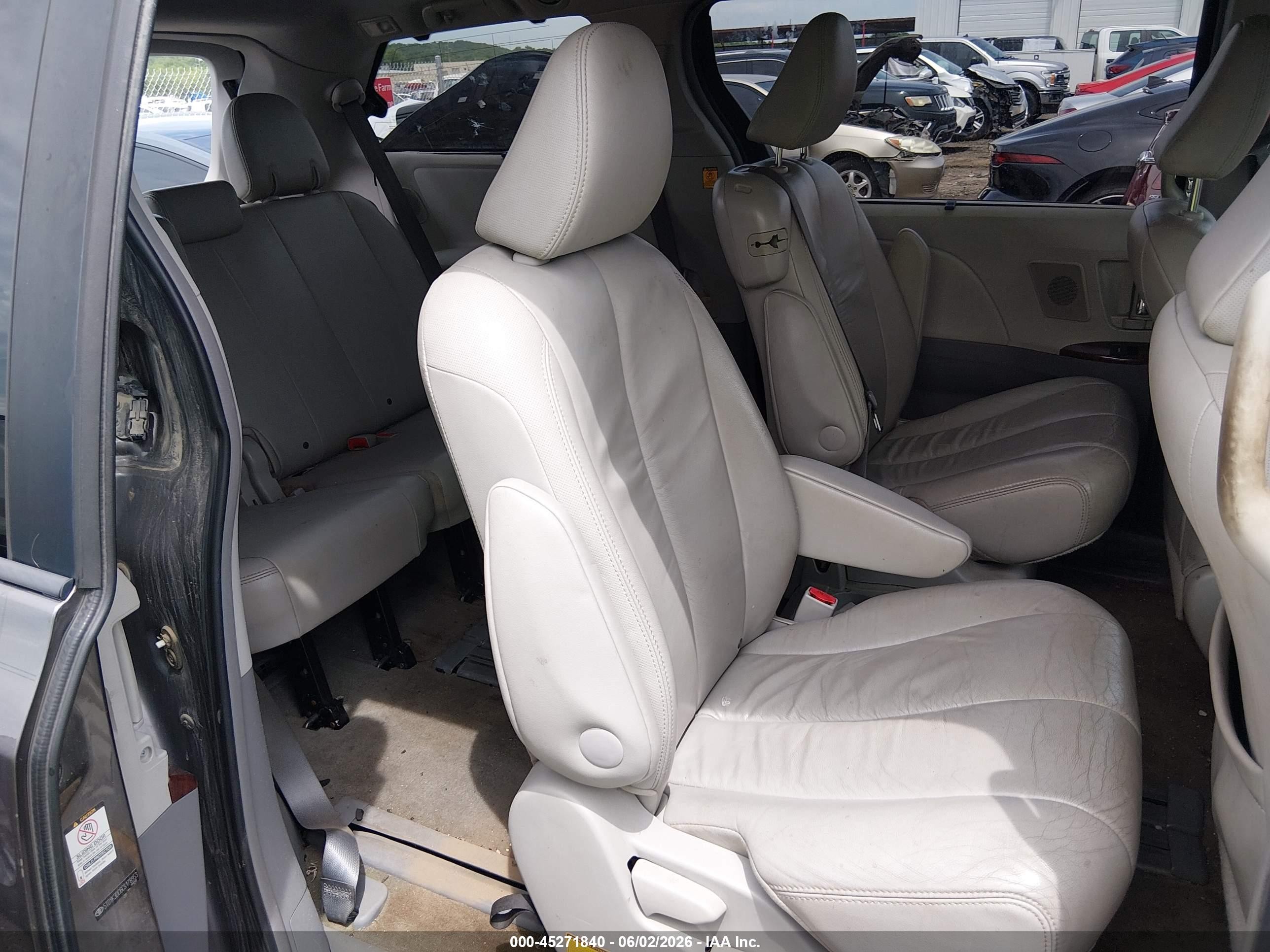 2012 Toyota Sienna Xle V6 8 Passenger Gray vin: 5TDYK3DC6CS178953