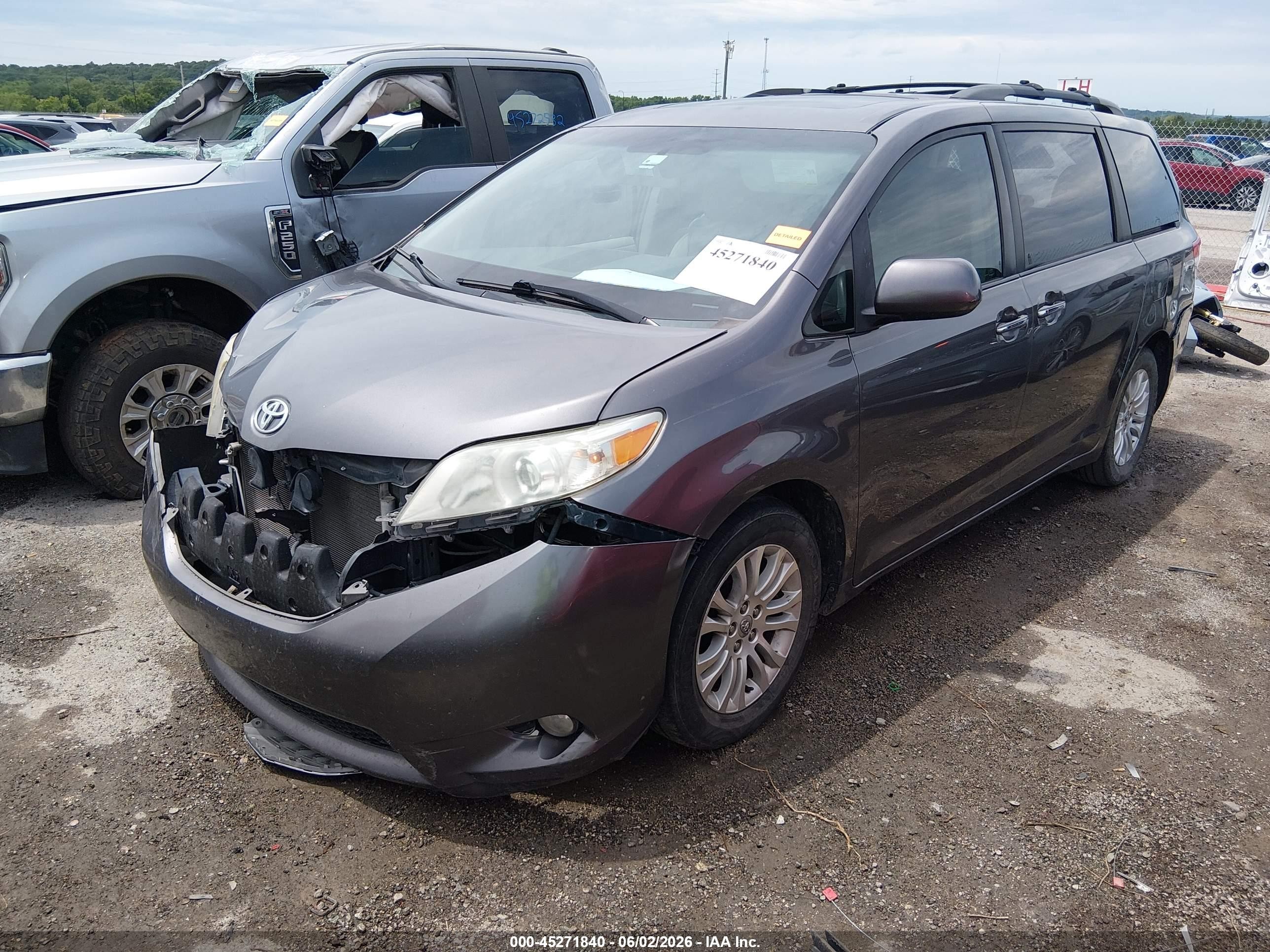 2012 Toyota Sienna Xle V6 8 Passenger Gray vin: 5TDYK3DC6CS178953