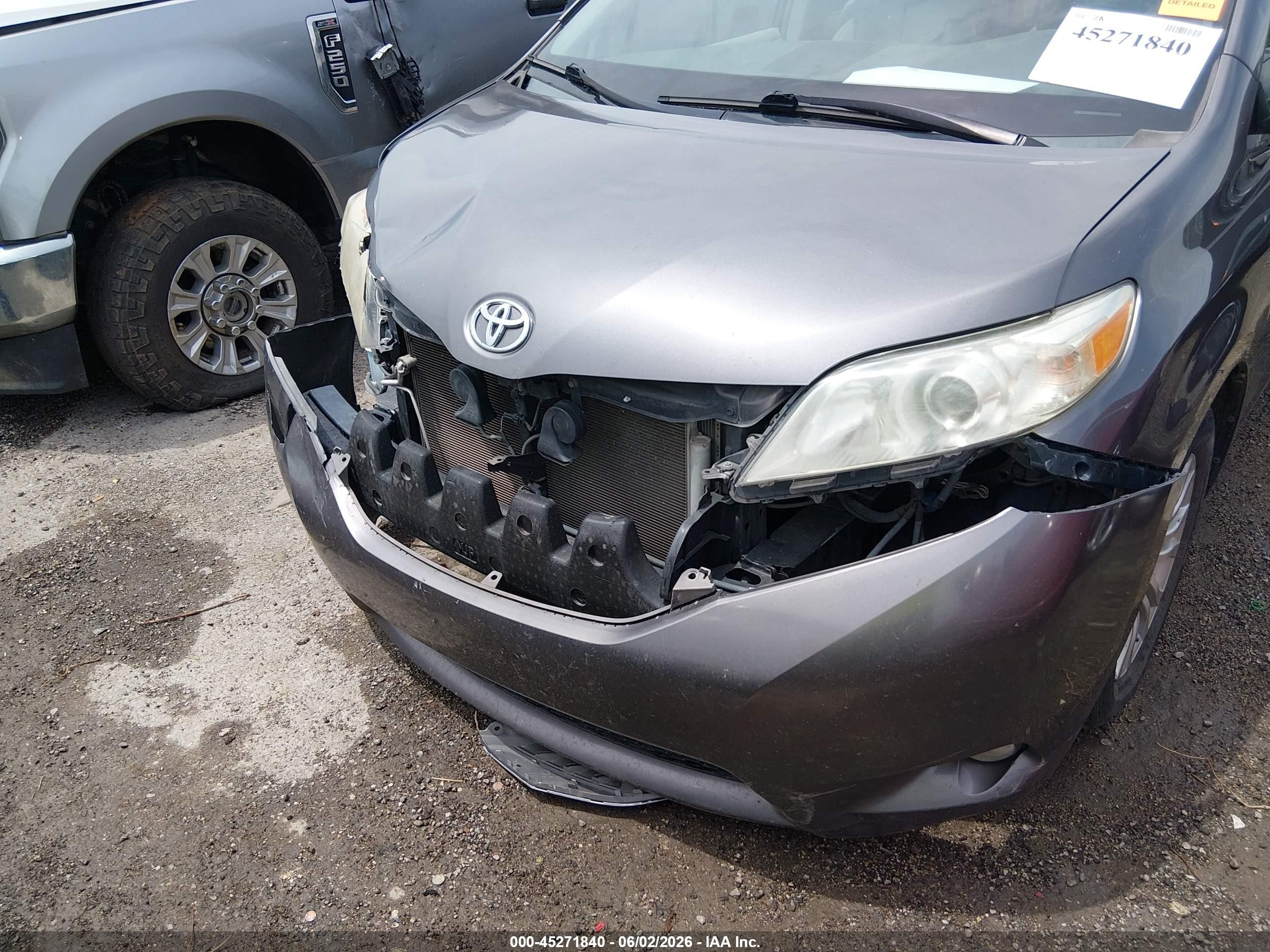2012 Toyota Sienna Xle V6 8 Passenger Gray vin: 5TDYK3DC6CS178953