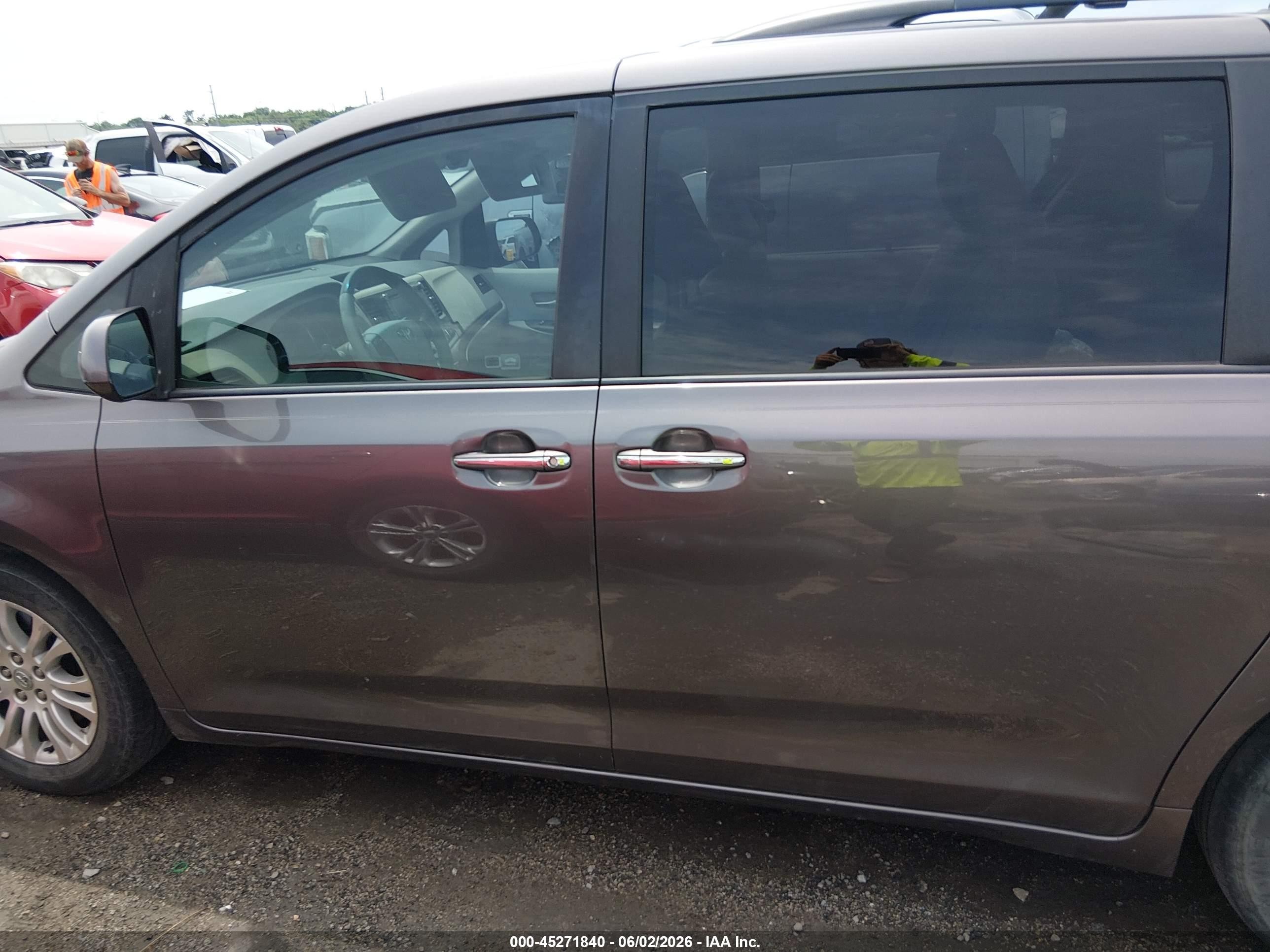 2012 Toyota Sienna Xle V6 8 Passenger Gray vin: 5TDYK3DC6CS178953