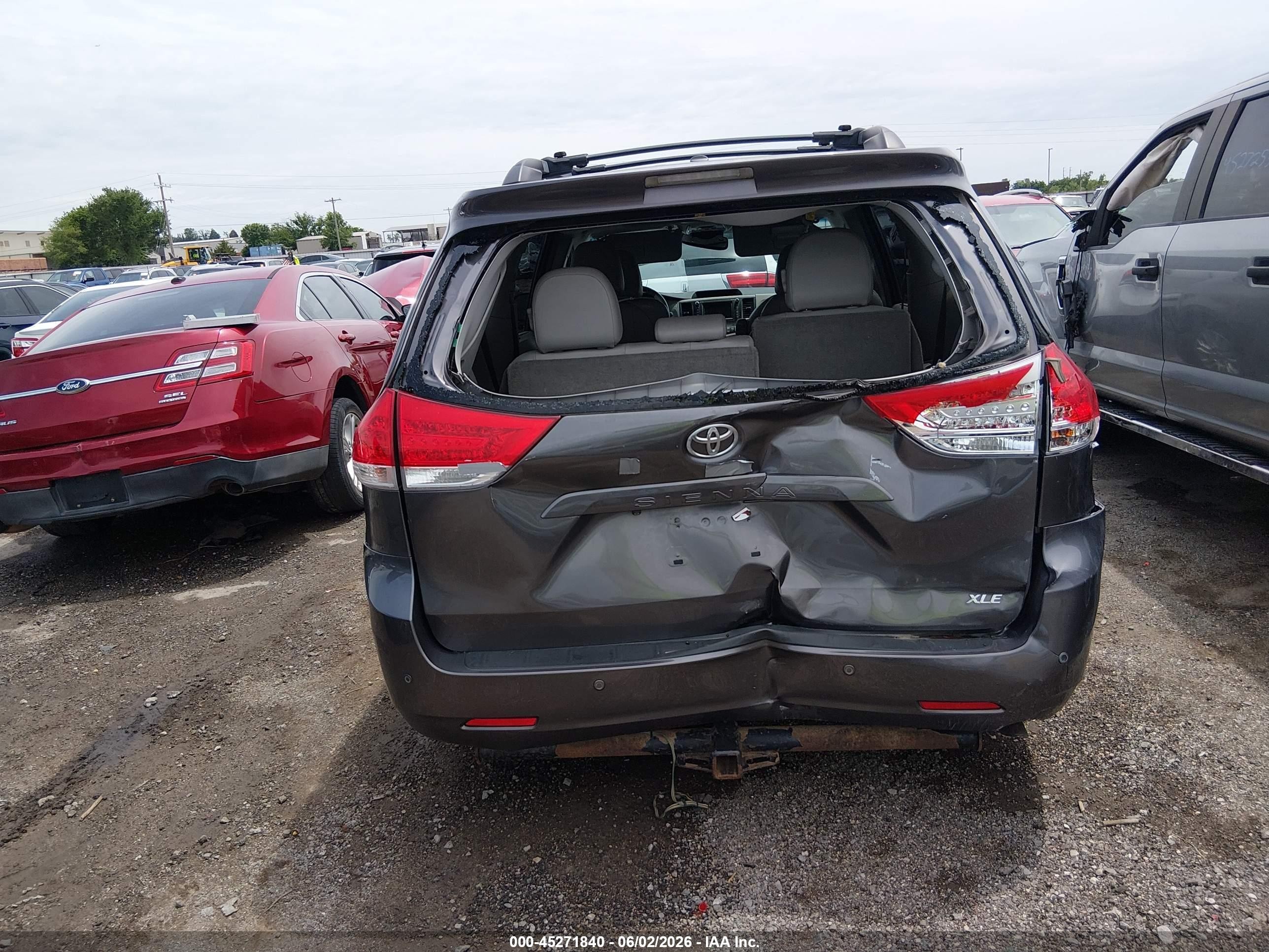 2012 Toyota Sienna Xle V6 8 Passenger Gray vin: 5TDYK3DC6CS178953