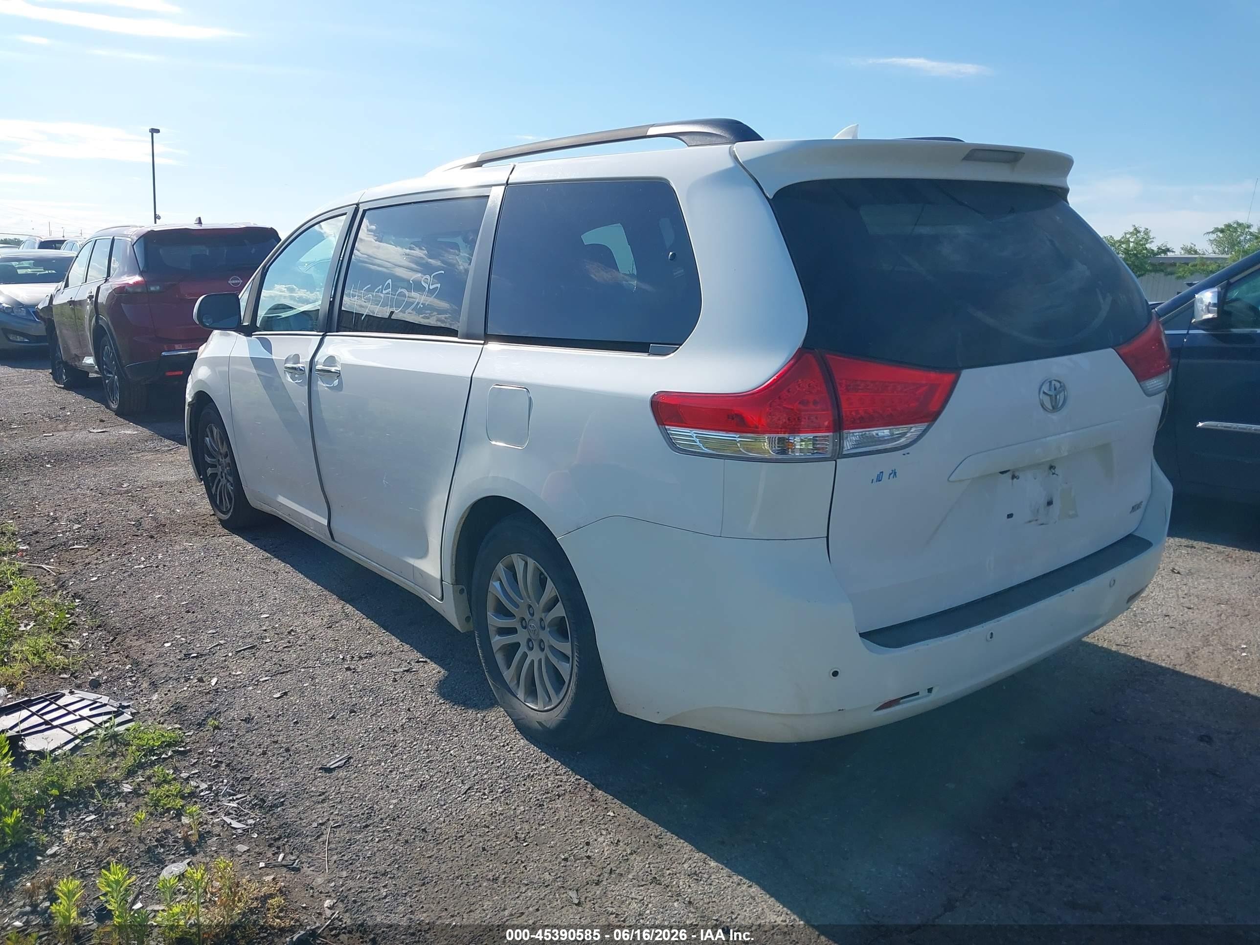 2012 Toyota Sienna Xle V6 8 Passenger Белый vin: 5TDYK3DC6CS198524