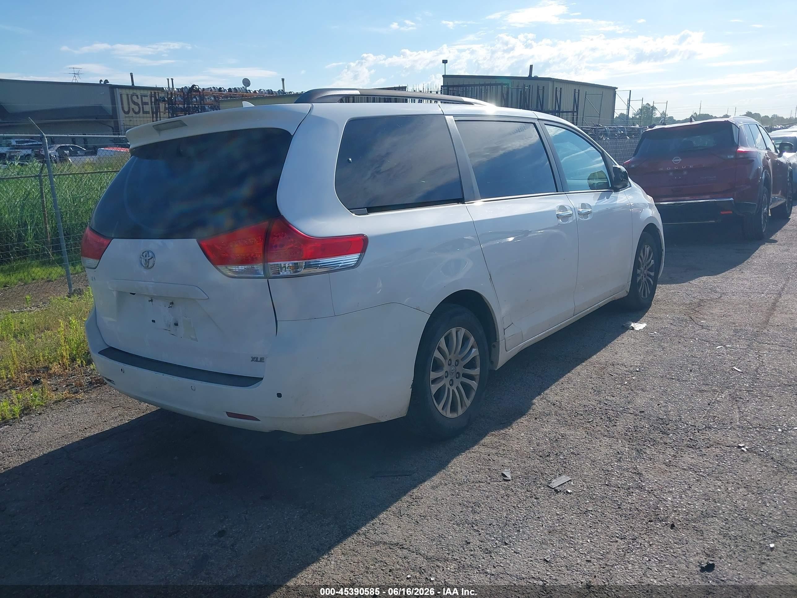 2012 Toyota Sienna Xle V6 8 Passenger Белый vin: 5TDYK3DC6CS198524
