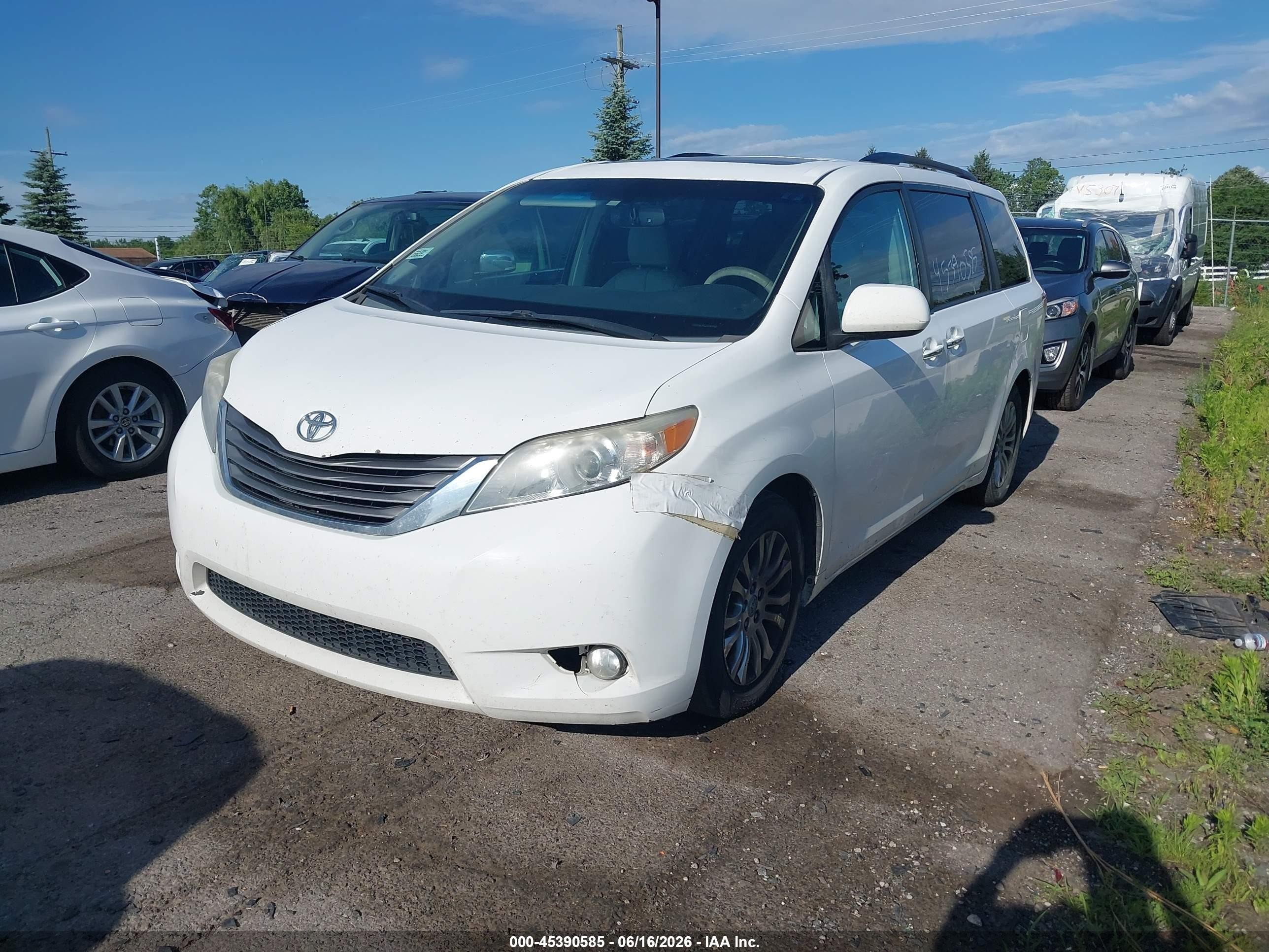 2012 Toyota Sienna Xle V6 8 Passenger Белый vin: 5TDYK3DC6CS198524