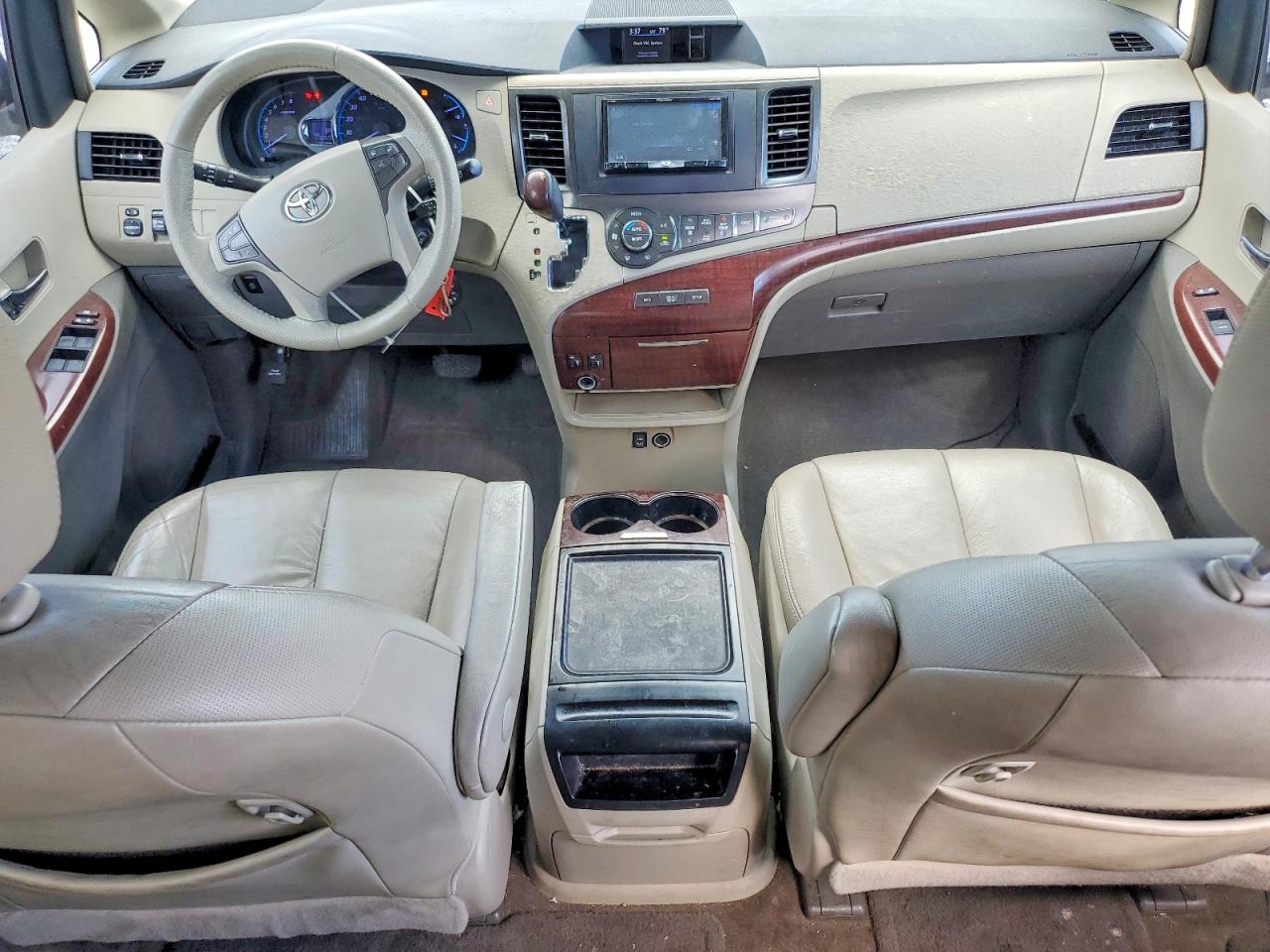 2012 Toyota Sienna Xle 8-passenger White vin: 5TDYK3DC6CS229285