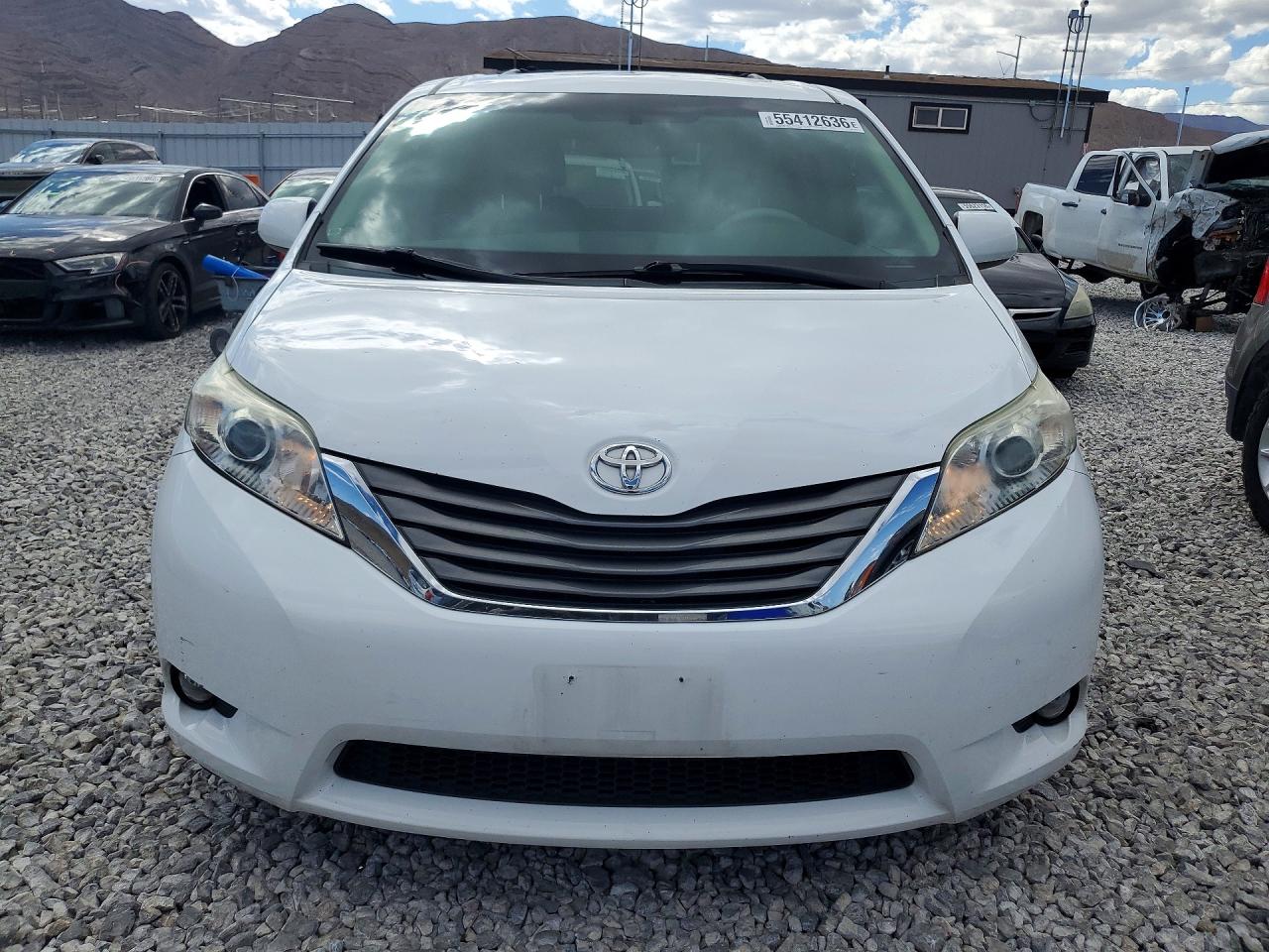 2012 Toyota Sienna Xle 8-passenger White vin: 5TDYK3DC6CS229285