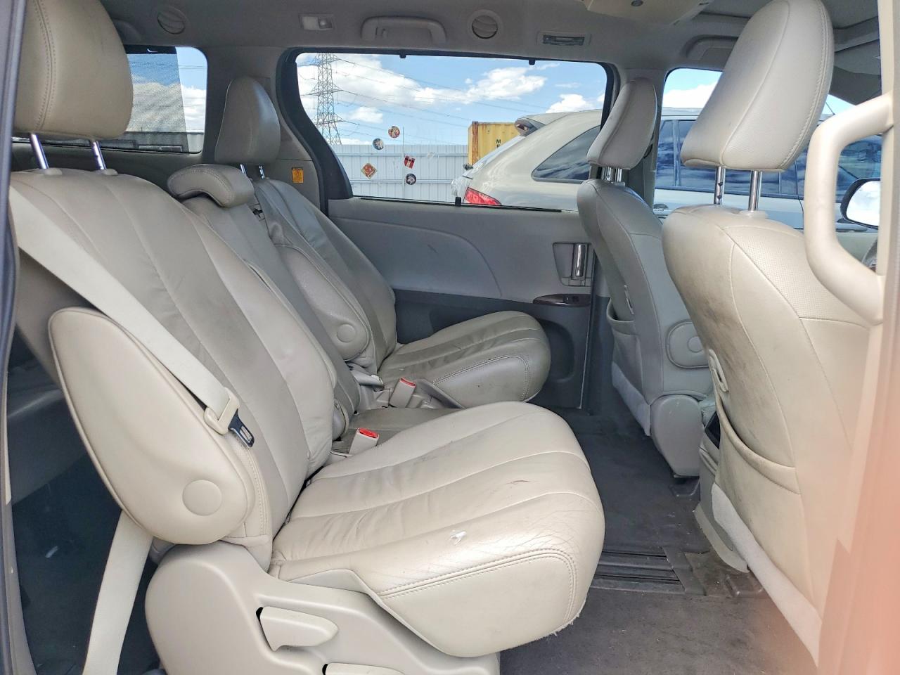 2012 Toyota Sienna Xle 8-passenger White vin: 5TDYK3DC6CS229285