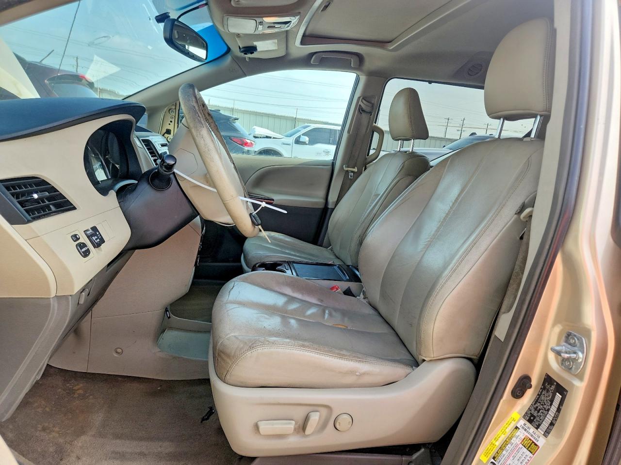 2012 Toyota Sienna Xle 8-passenger Tan vin: 5TDYK3DC6CS238892