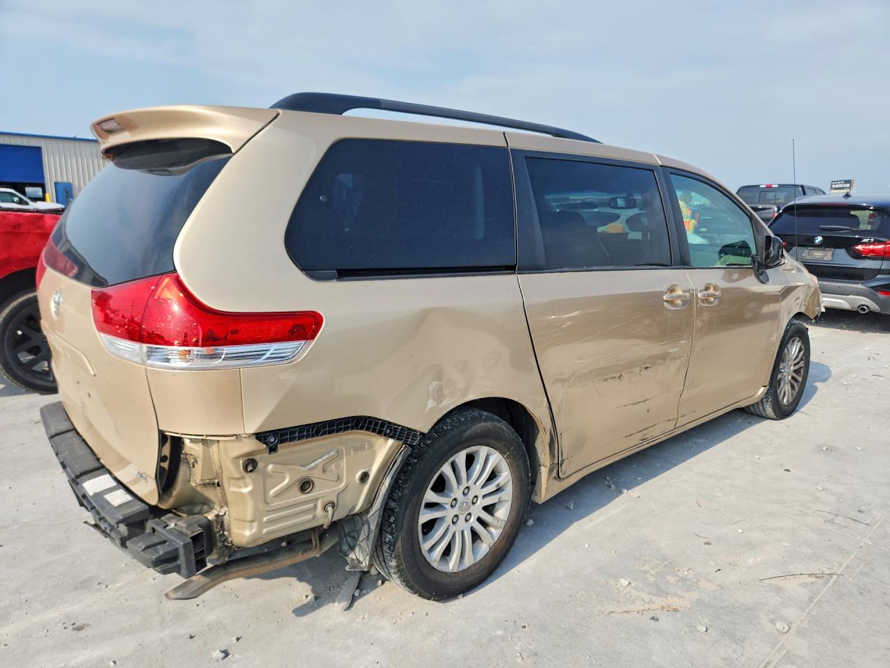 2012 Toyota Sienna Xle 8-passenger Tan vin: 5TDYK3DC6CS238892