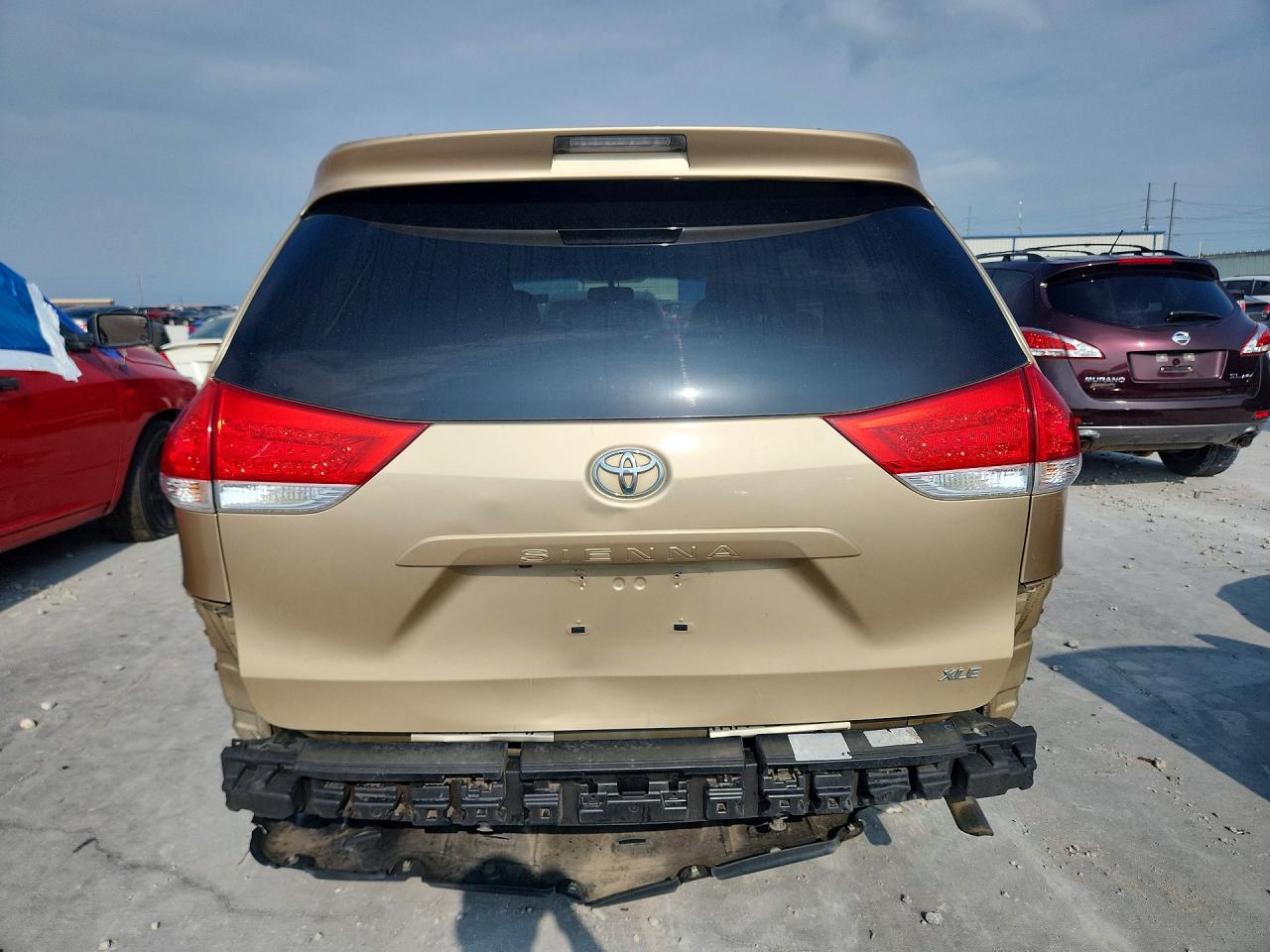 2012 Toyota Sienna Xle 8-passenger Tan vin: 5TDYK3DC6CS238892