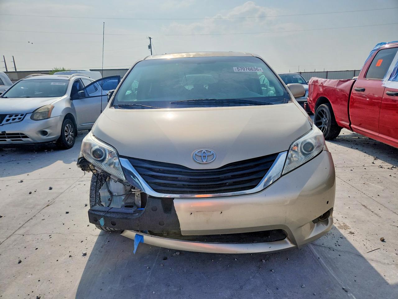 2012 Toyota Sienna Xle 8-passenger Tan vin: 5TDYK3DC6CS238892