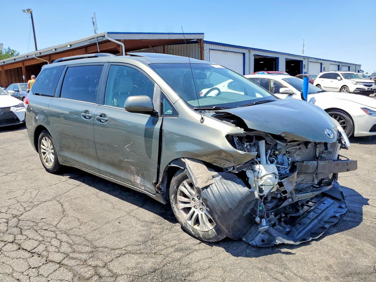 2012 Toyota Sienna Xle 8-passenger Зеленый vin: 5TDYK3DC6CS246474