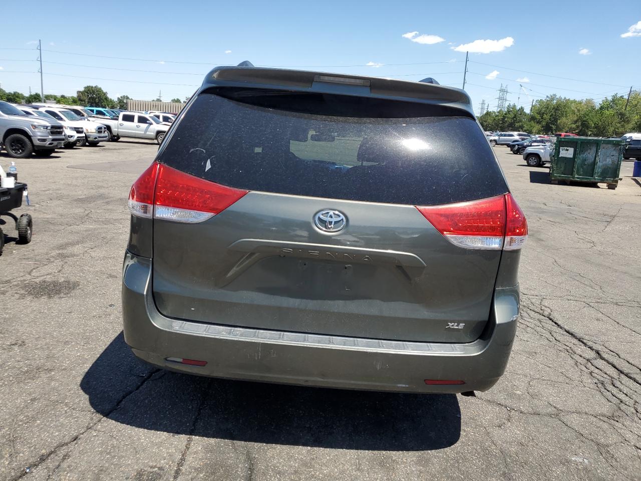 2012 Toyota Sienna Xle 8-passenger Зеленый vin: 5TDYK3DC6CS246474