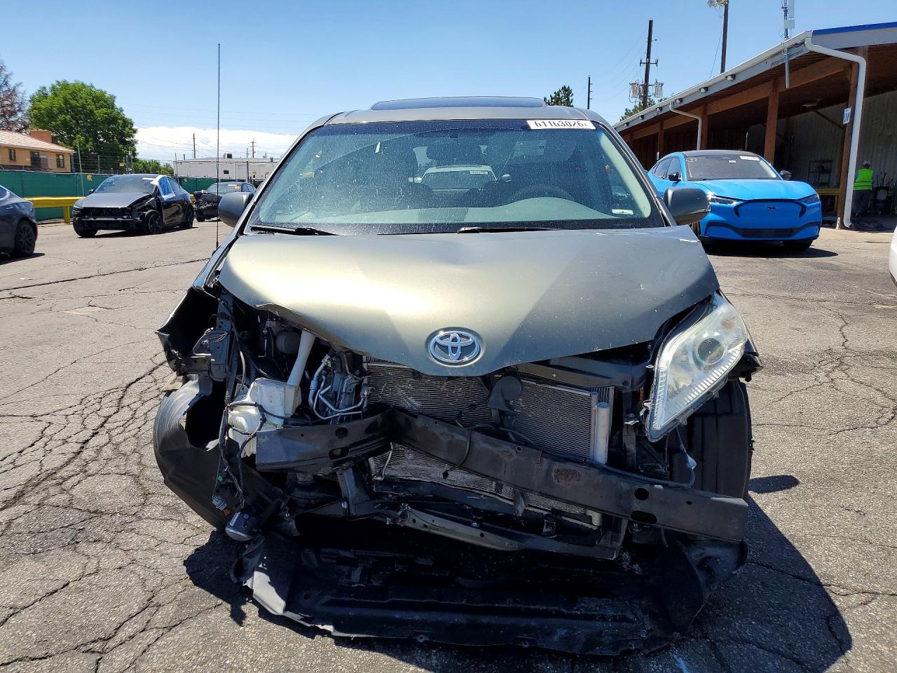 2012 Toyota Sienna Xle 8-passenger Зеленый vin: 5TDYK3DC6CS246474