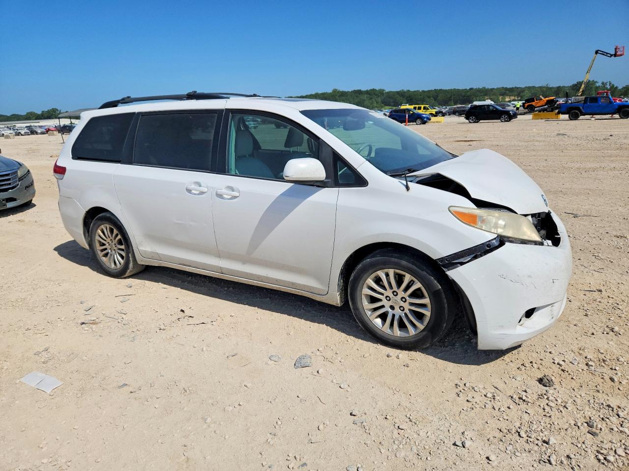 2012 Toyota Sienna Xle 8-passenger White vin: 5TDYK3DC6CS247558