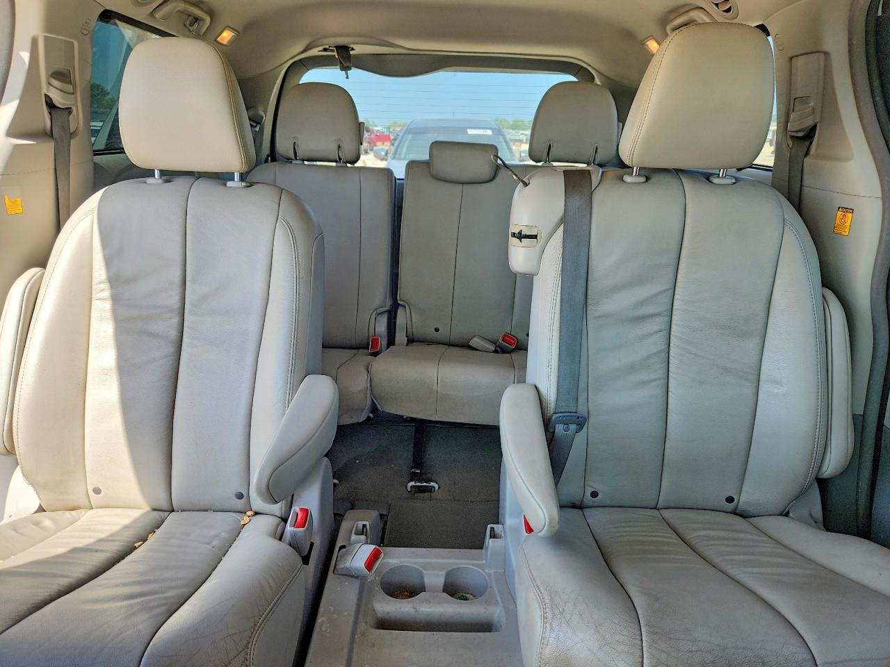 2012 Toyota Sienna Xle 8-passenger White vin: 5TDYK3DC6CS247558