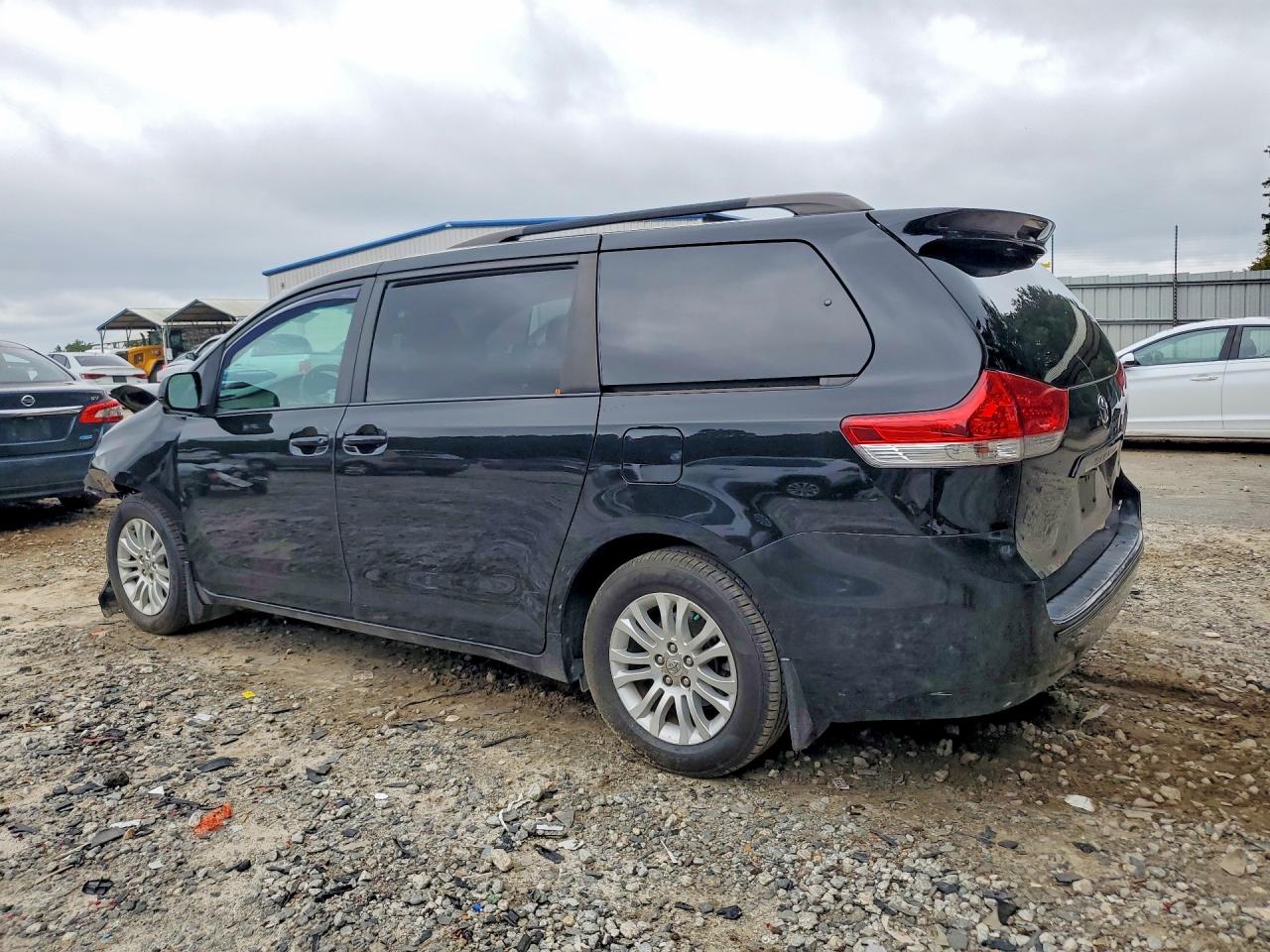 2012 Toyota Sienna Xle 8-passenger Black vin: 5TDYK3DC6CS249214