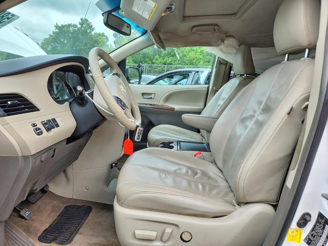 2012 Toyota Sienna Xle 8-passenger White vin: 5TDYK3DC6CS253005