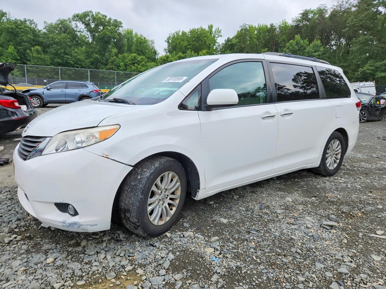 2012 Toyota Sienna Xle 8-passenger White vin: 5TDYK3DC6CS253005