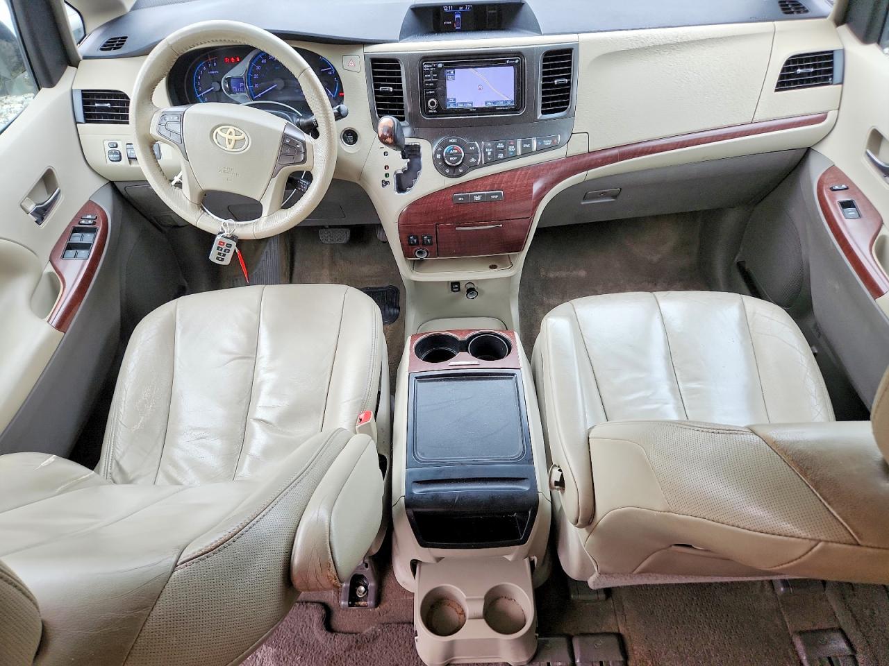 2012 Toyota Sienna Xle 8-passenger White vin: 5TDYK3DC6CS253005