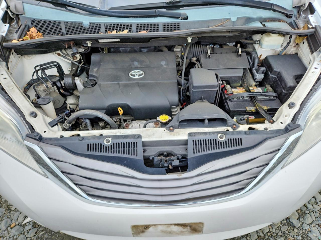2012 Toyota Sienna Xle 8-passenger White vin: 5TDYK3DC6CS253005