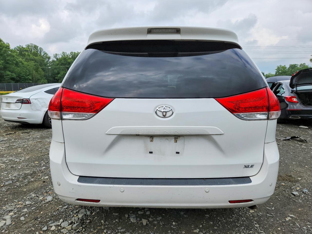2012 Toyota Sienna Xle 8-passenger White vin: 5TDYK3DC6CS253005