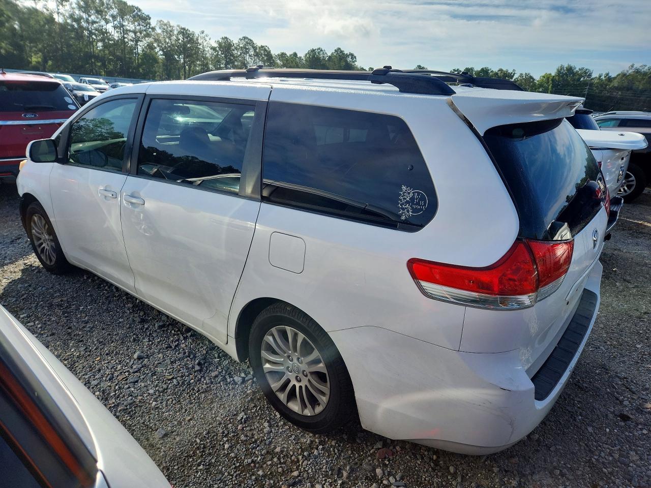 2012 Toyota Sienna Xle 8-passenger Белый vin: 5TDYK3DC6CS259001